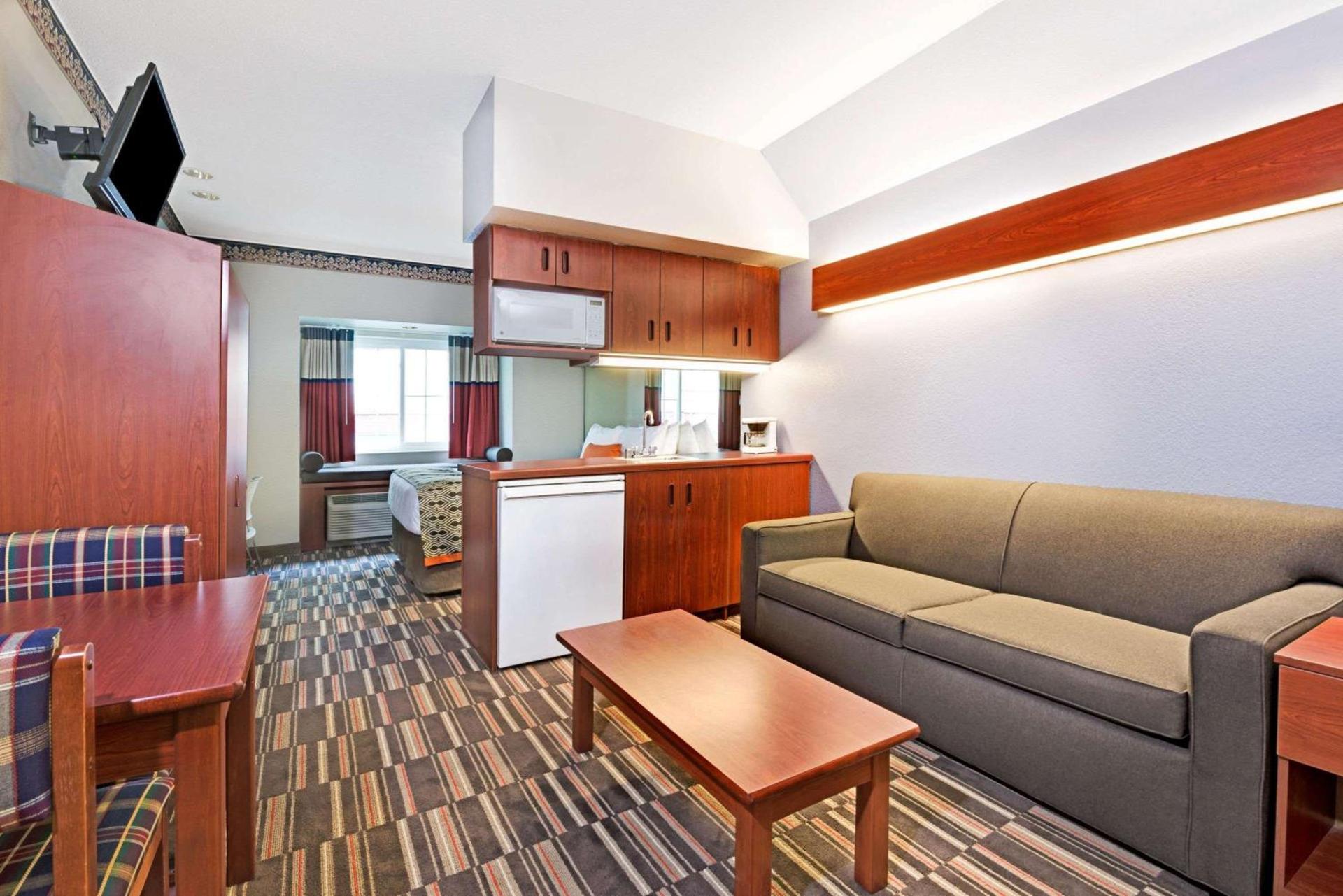 Microtel Inn & Suites Urbandale photo 16