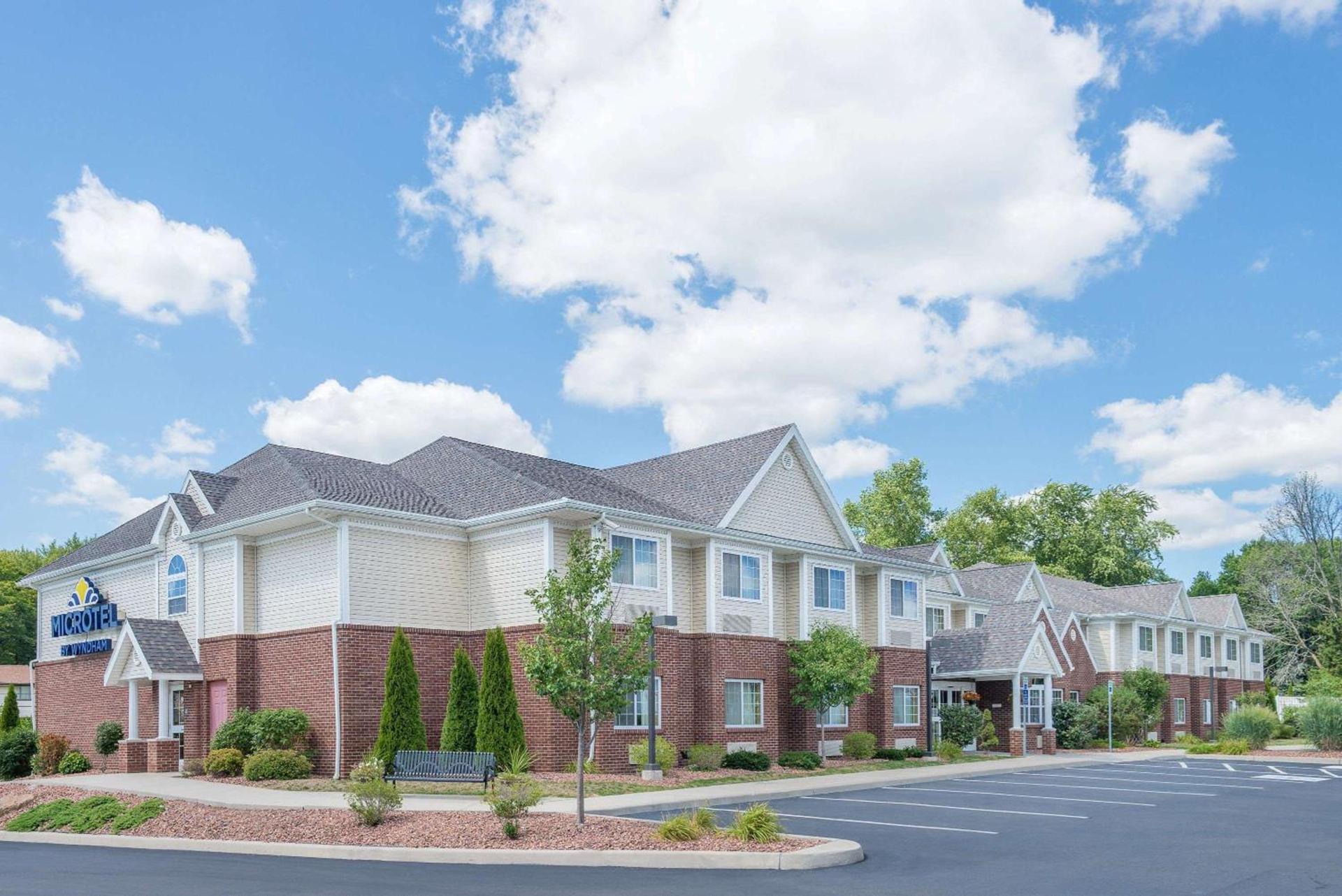 Microtel Inn & Suites Chili/Rochester photo 1