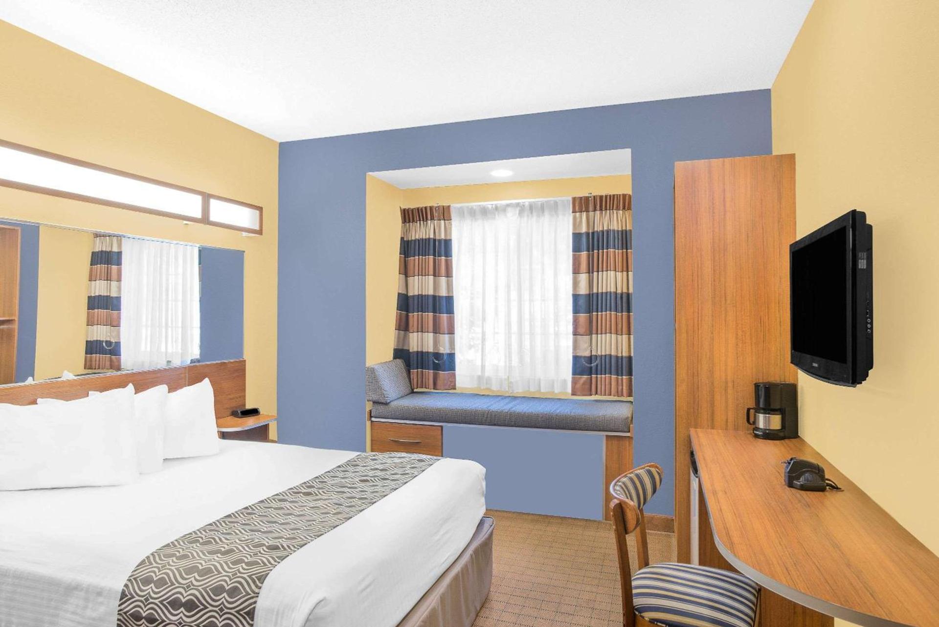Microtel Inn & Suites Chili/Rochester photo 26