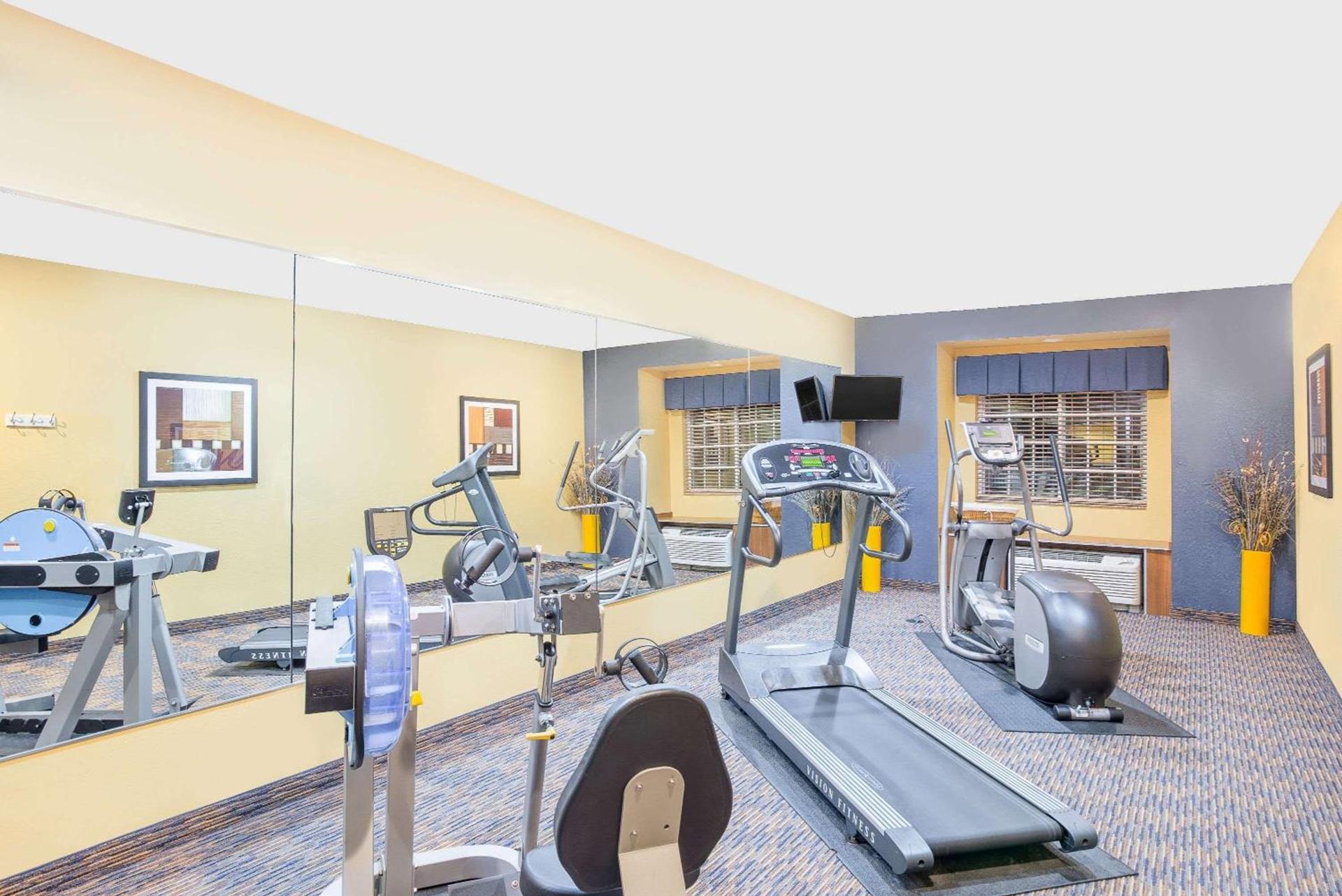 Microtel Inn & Suites Chili/Rochester photo 27