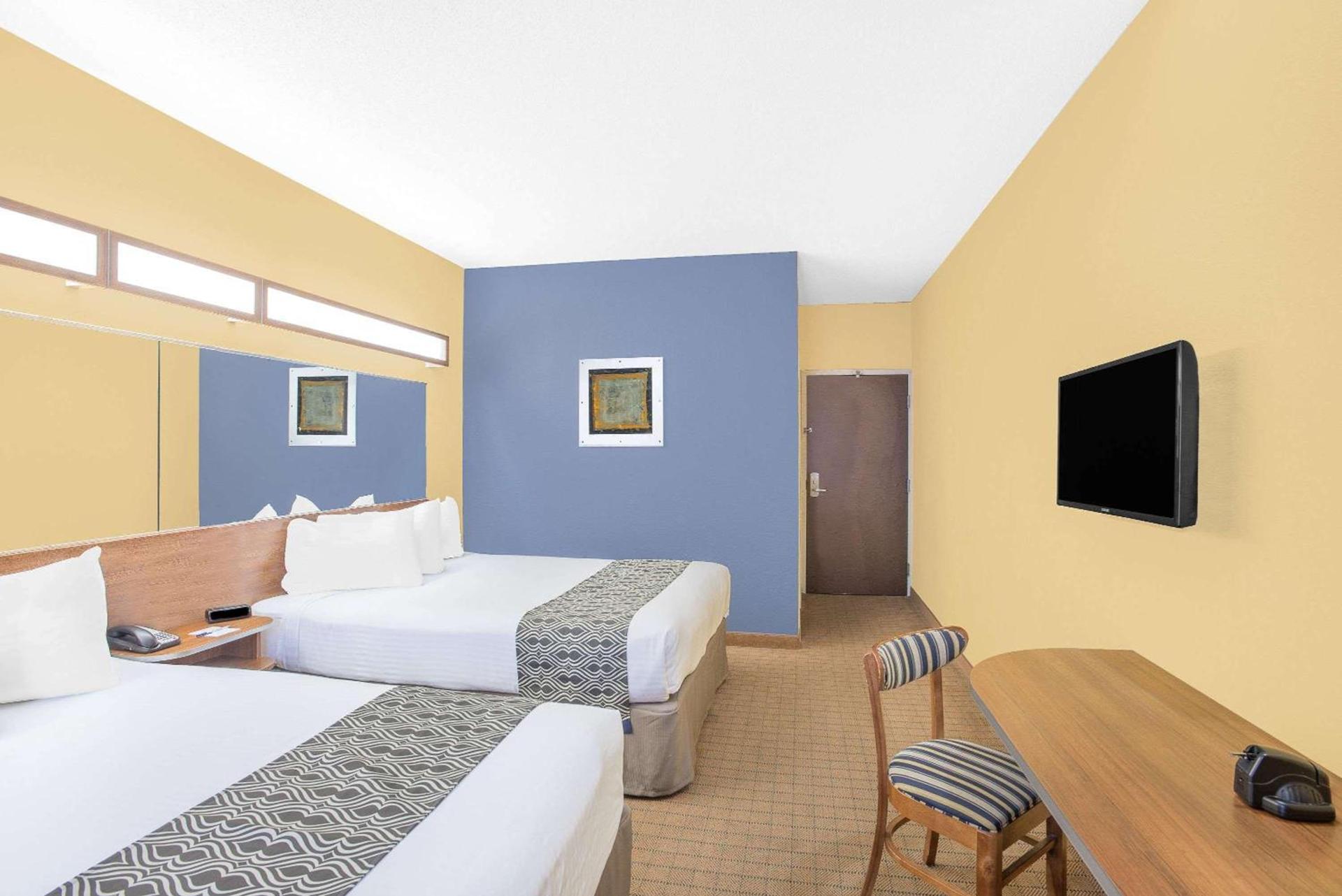 Microtel Inn & Suites Chili/Rochester photo 28