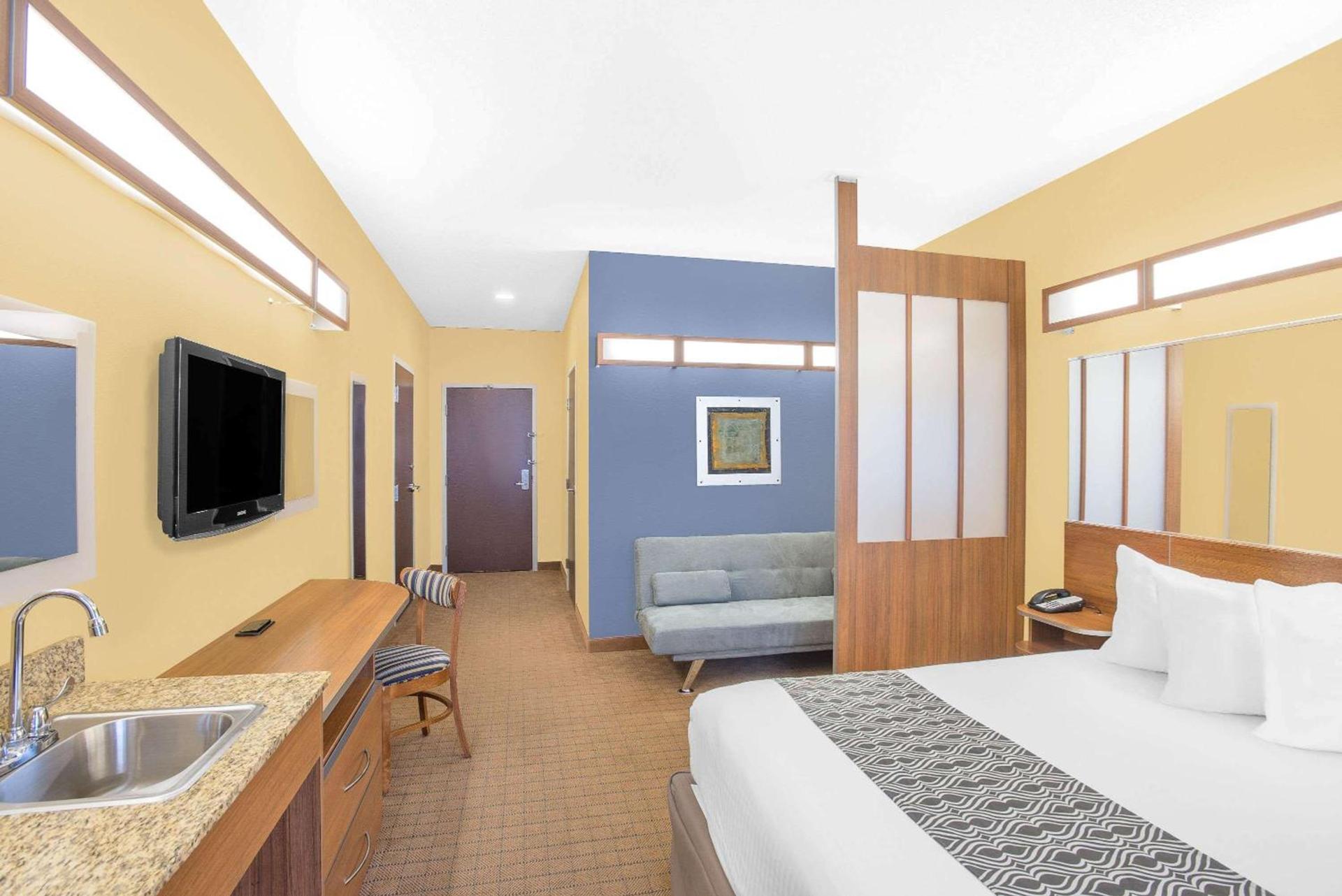 Microtel Inn & Suites Chili/Rochester photo 30