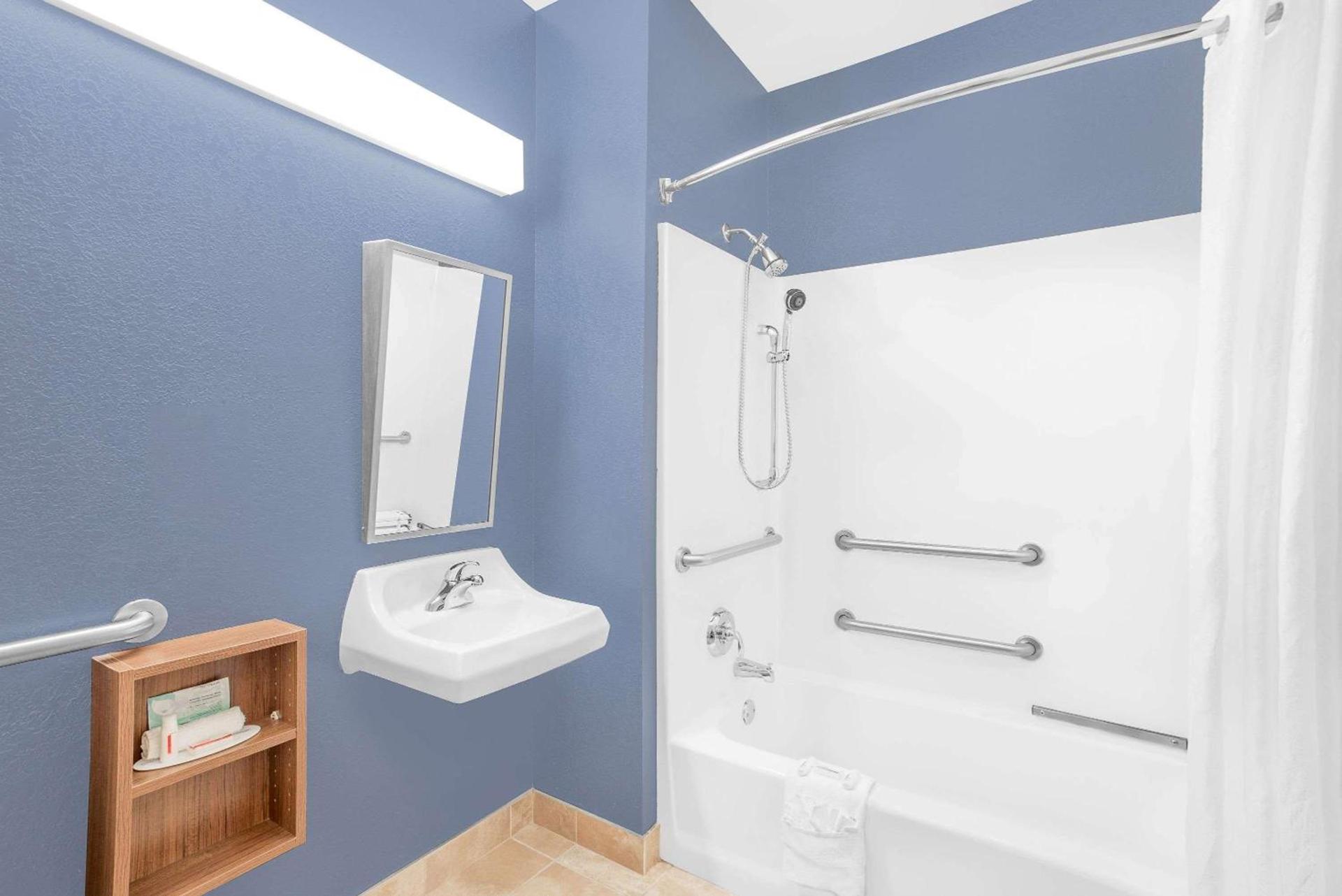 Microtel Inn & Suites Chili/Rochester photo 31