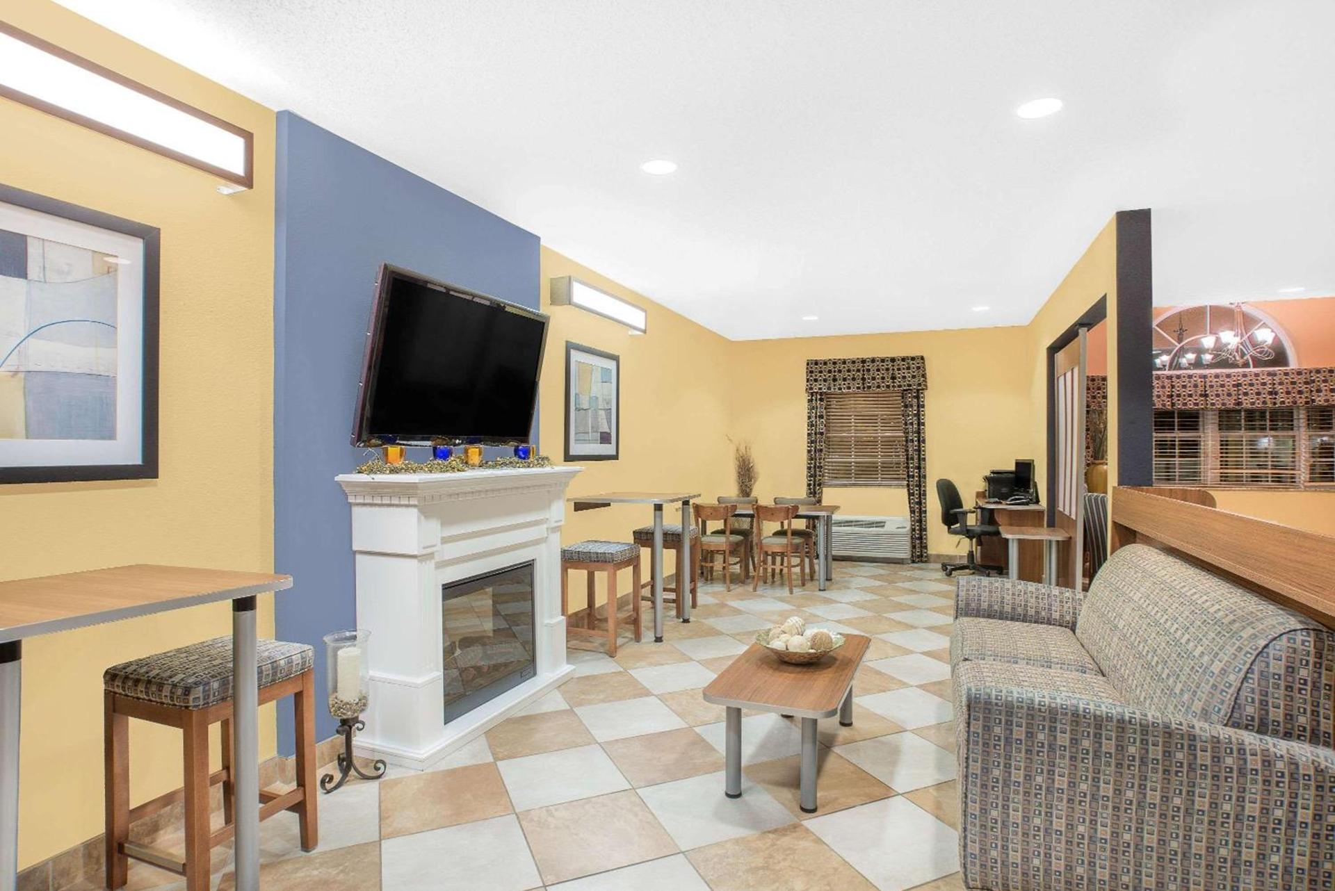 Microtel Inn & Suites Chili/Rochester photo 32