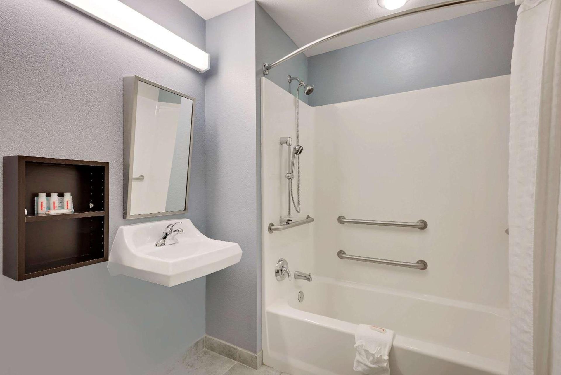Microtel Inn and Suites by Wyndham - Geneva photo 29