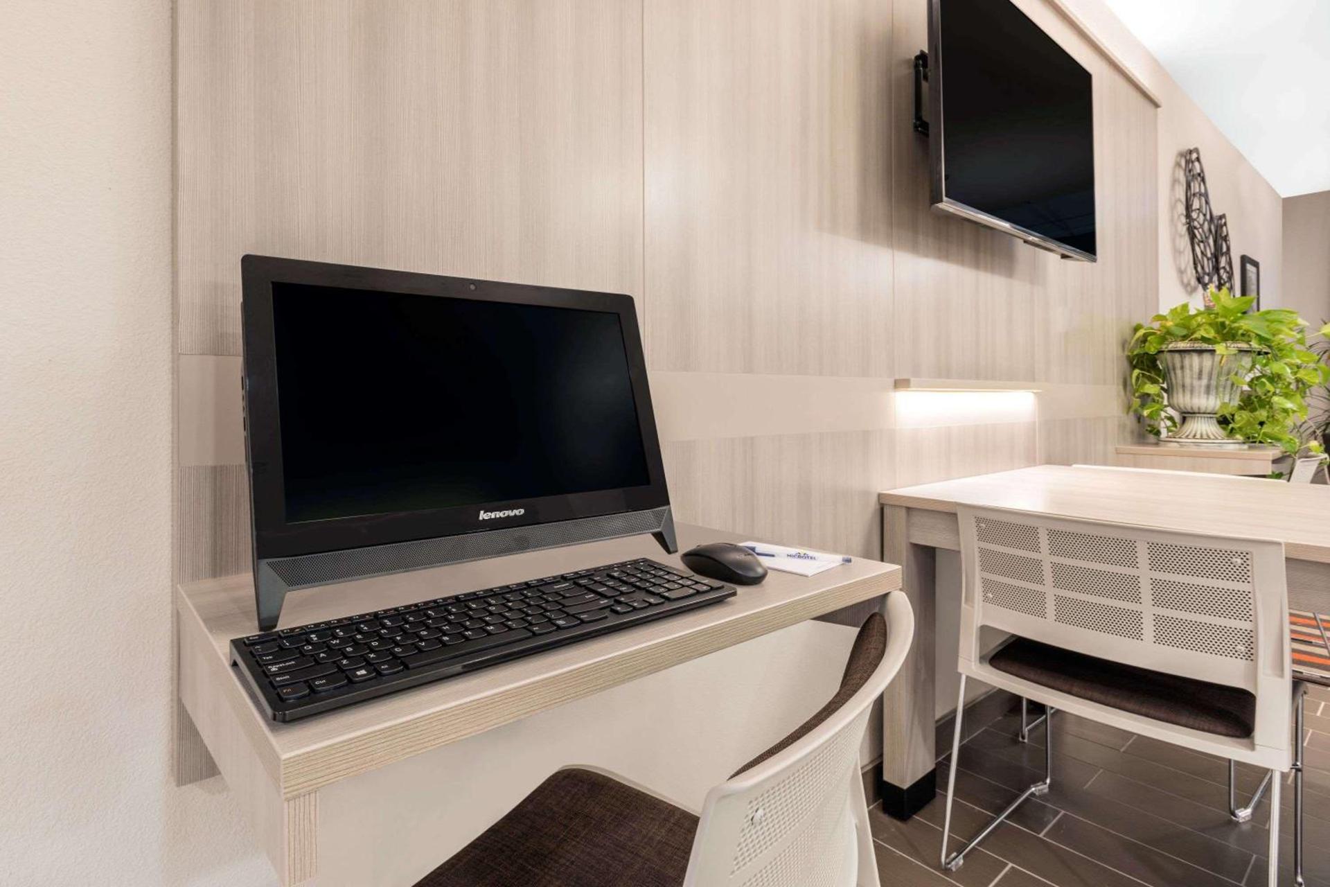 Microtel Inn & Suites by Wyndham Perry photo 19
