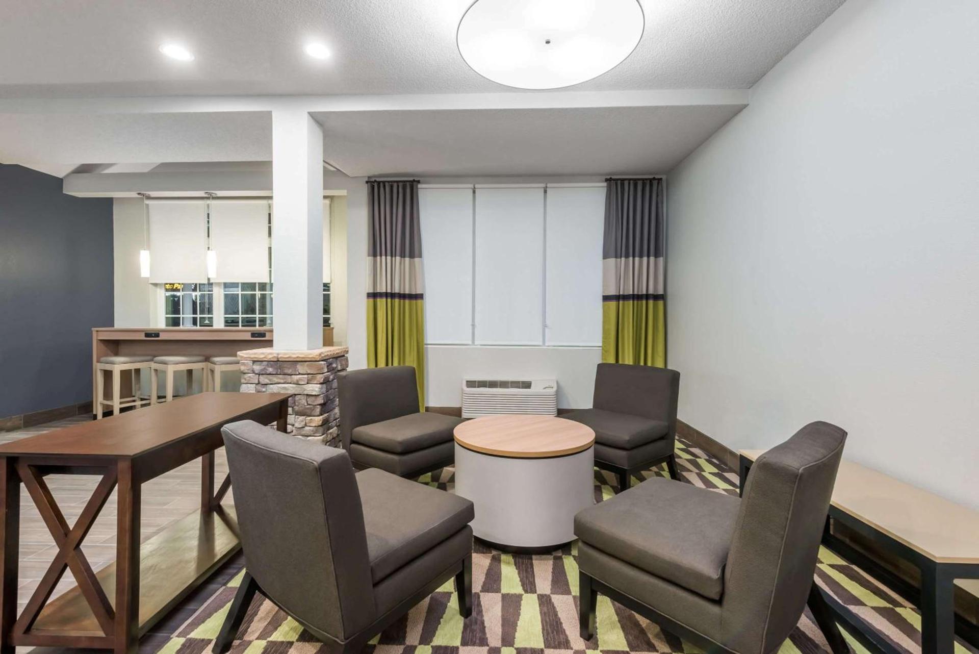Microtel Inn & Suites by Wyndham New Martinsville photo 3