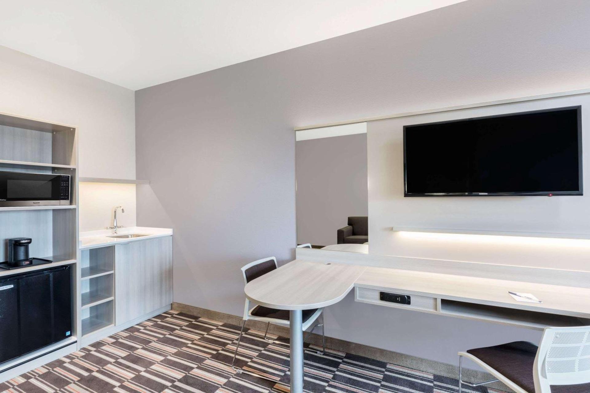 Microtel Inn & Suites by Wyndham Perry photo 25