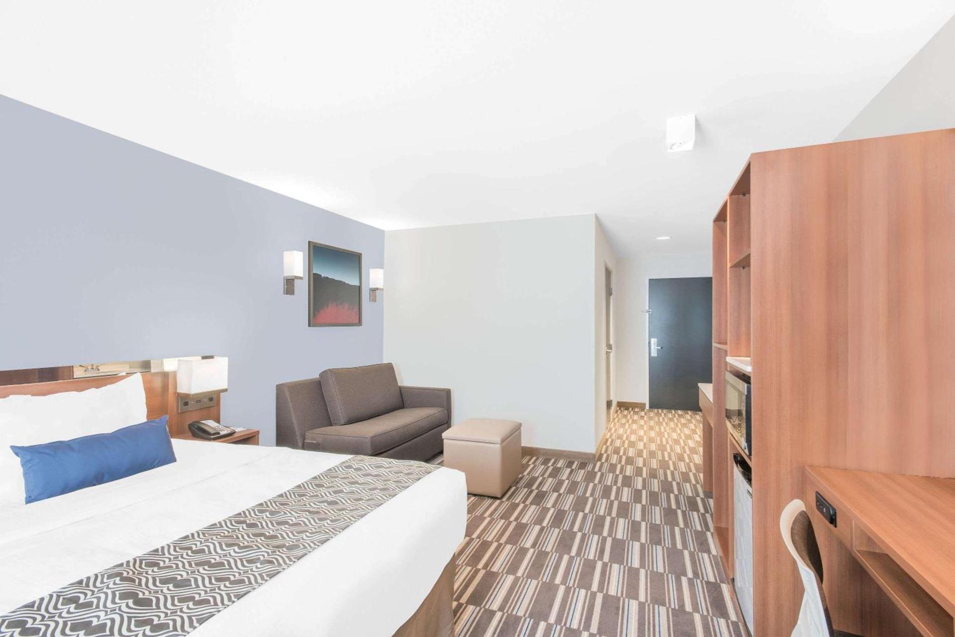 Microtel Inn & Suites by Wyndham Binghamton photo 32