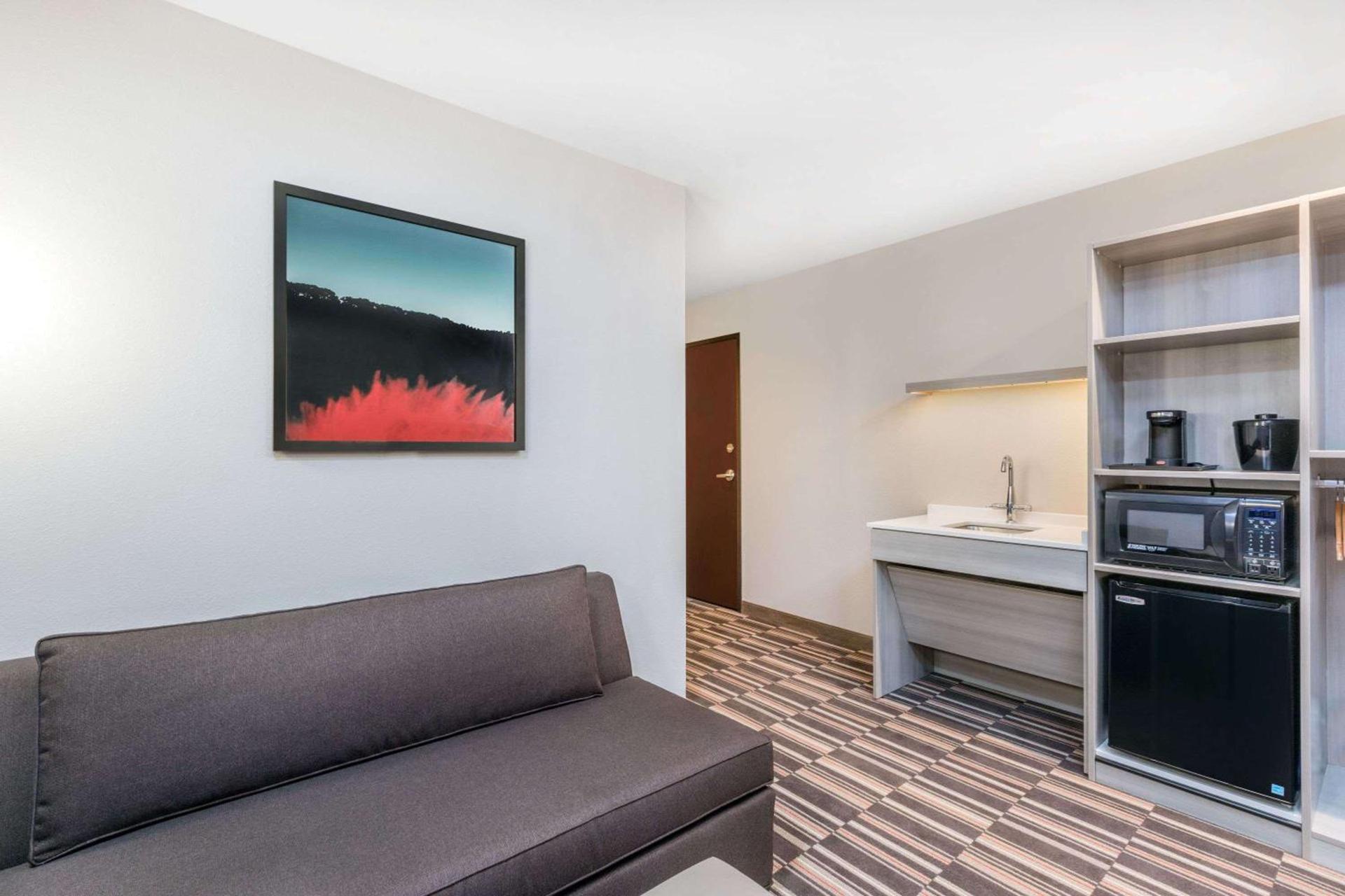 Microtel Inn & Suites by Wyndham Perry photo 29