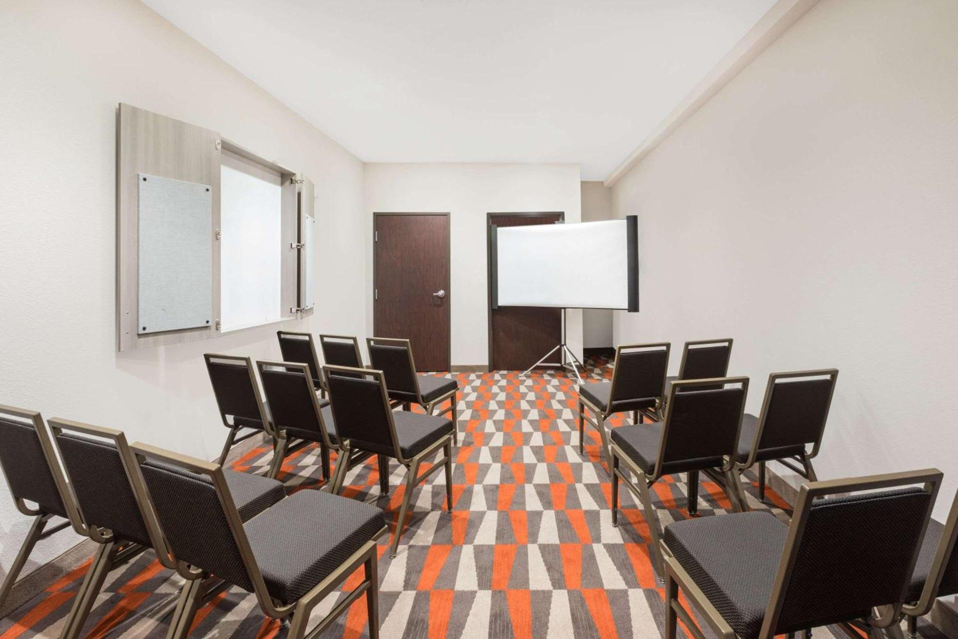 Microtel Inn & Suites by Wyndham Perry photo 31