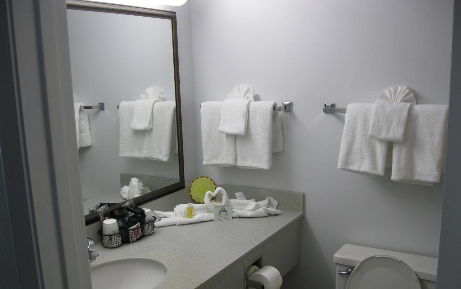 Days Inn by Wyndham Daytona Oceanfront photo 11