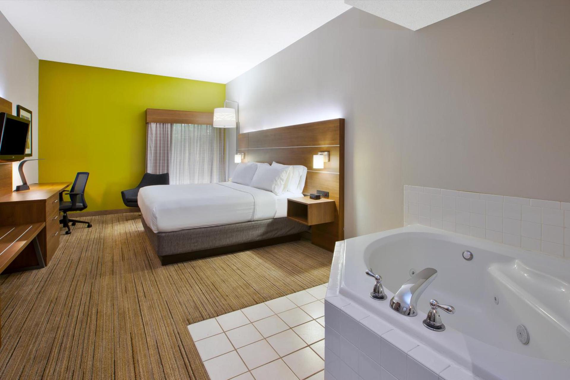 Holiday Inn Express Hotel & Suites Cincinnati Northeast-Milford by IHG photo 8