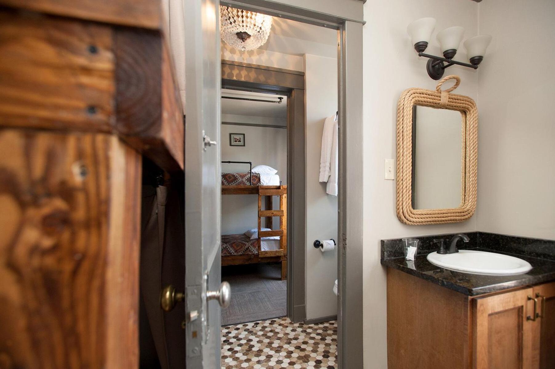 Gardner Hotel & Hostel photo 44