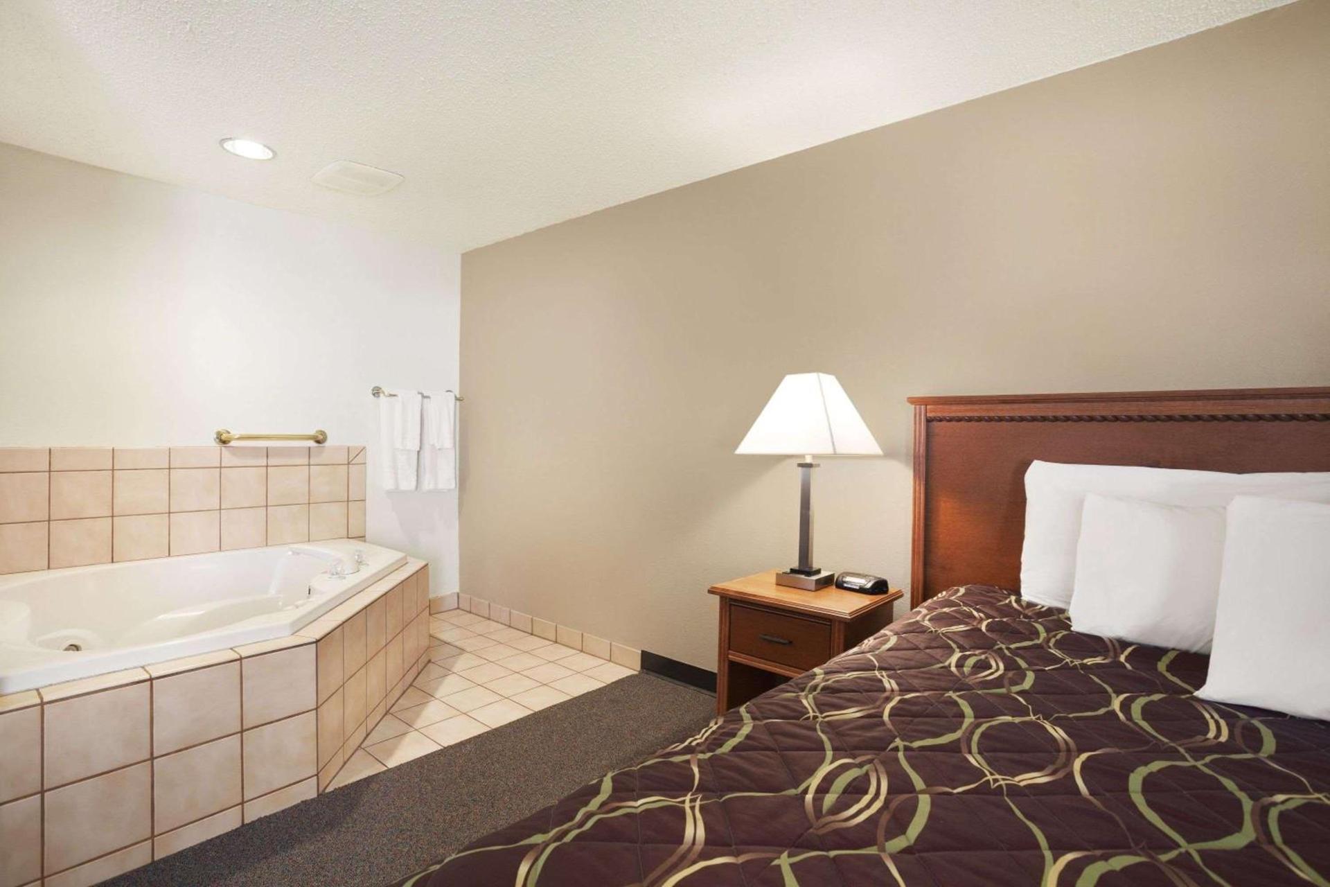 Super 8 by Wyndham Williston ND photo 10