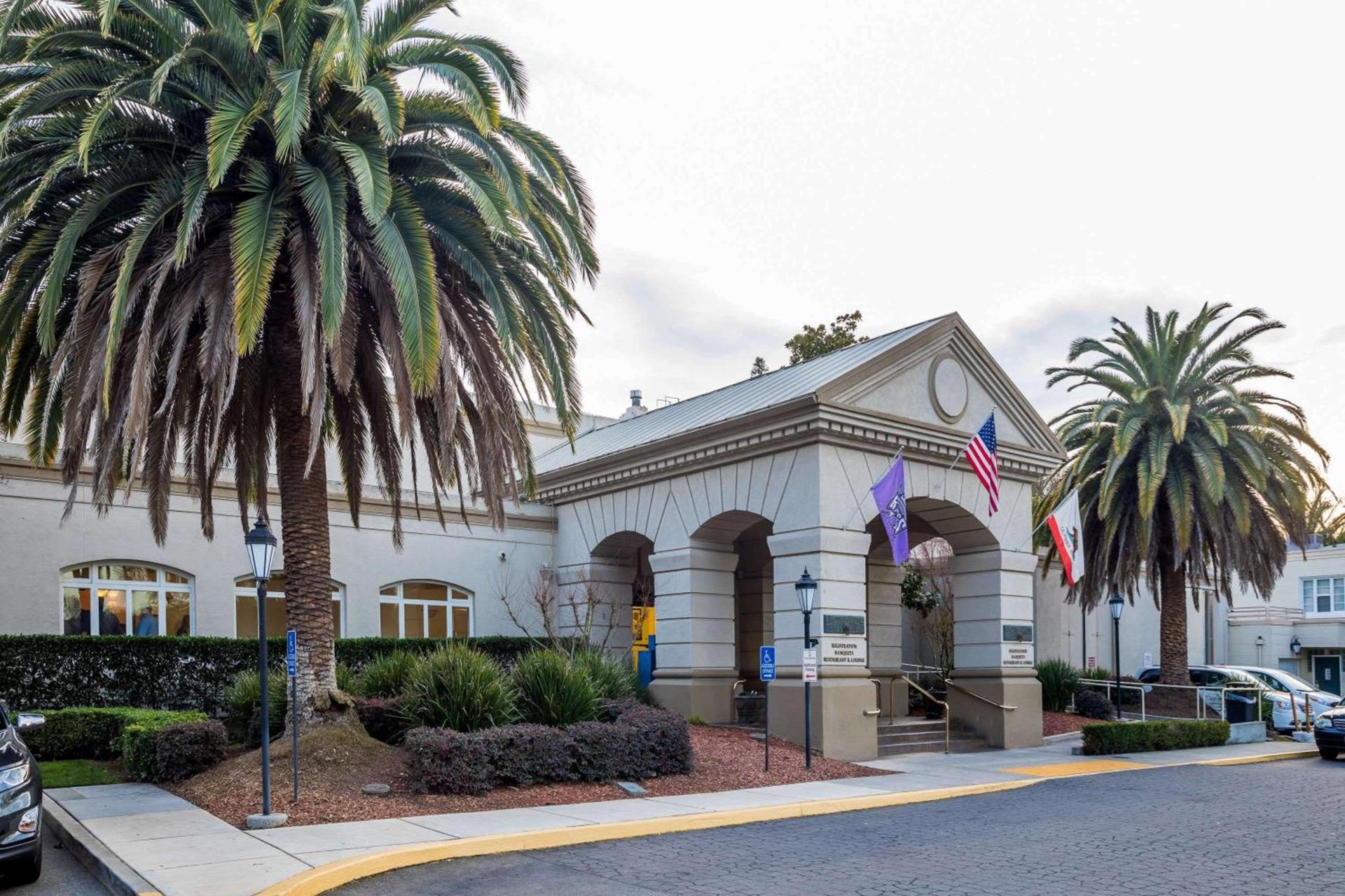 Lions Gate Hotel — hotel in Sacramento