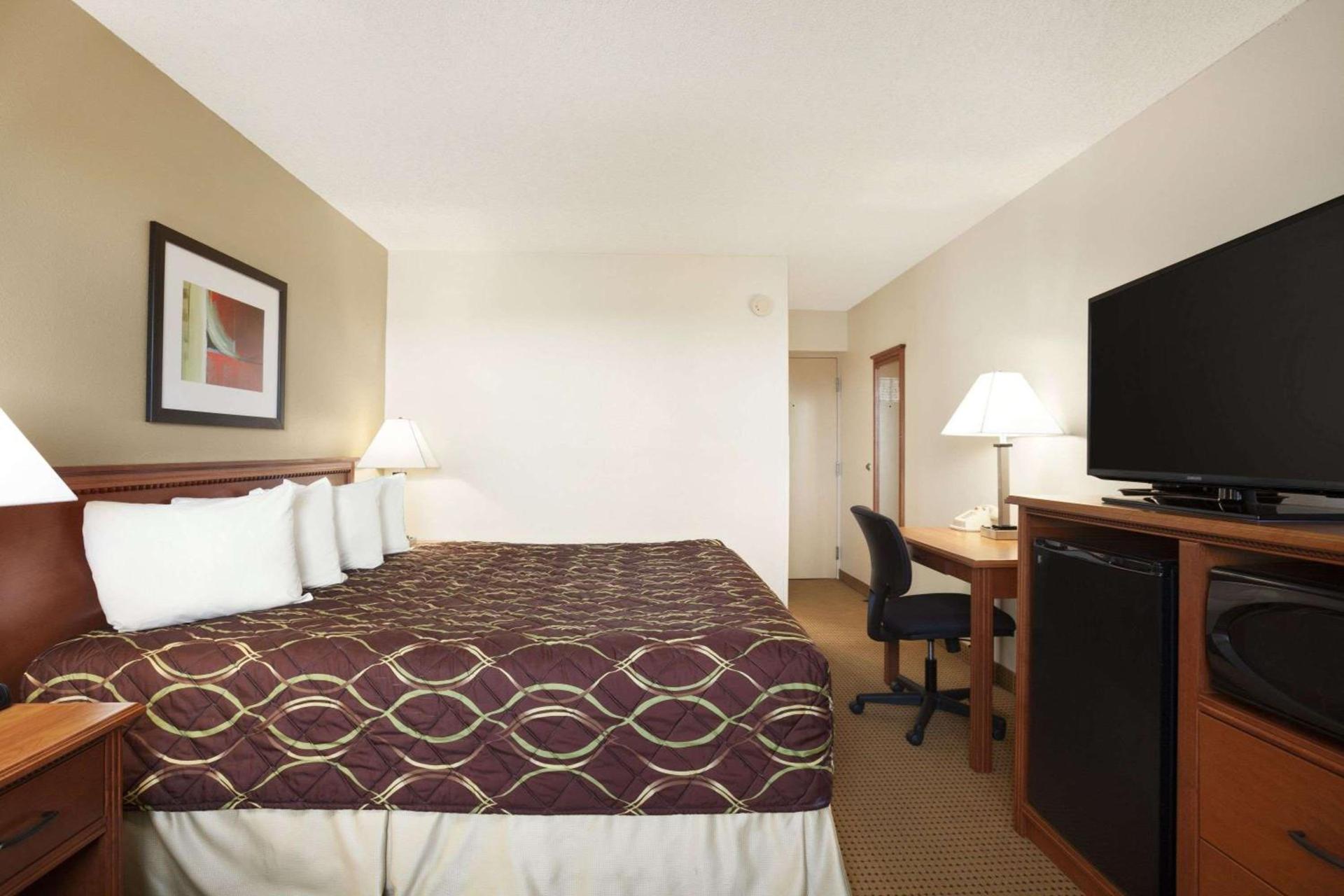 Super 8 by Wyndham Williston ND photo 7