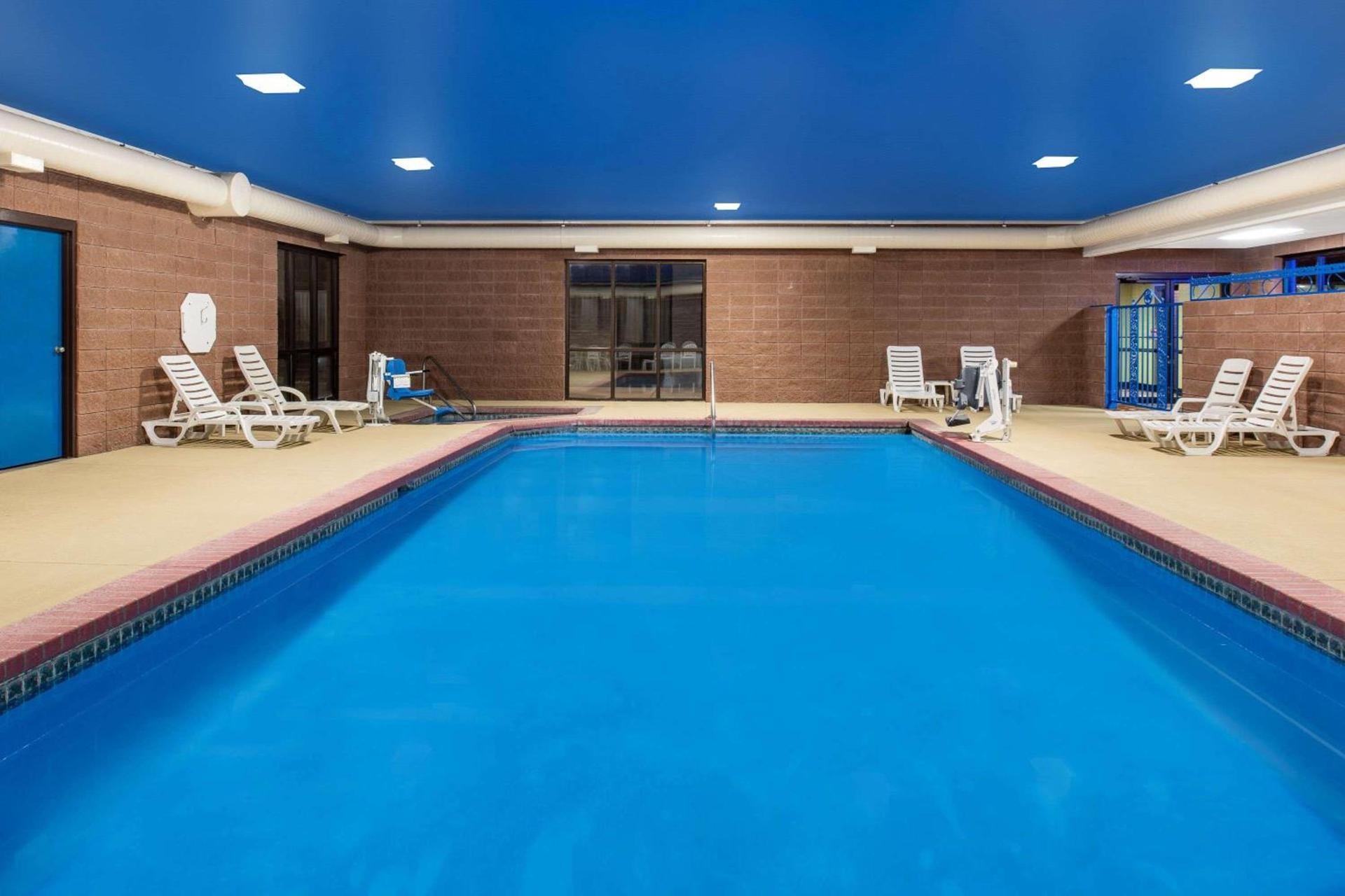 Days Inn by Wyndham Carthage photo 8