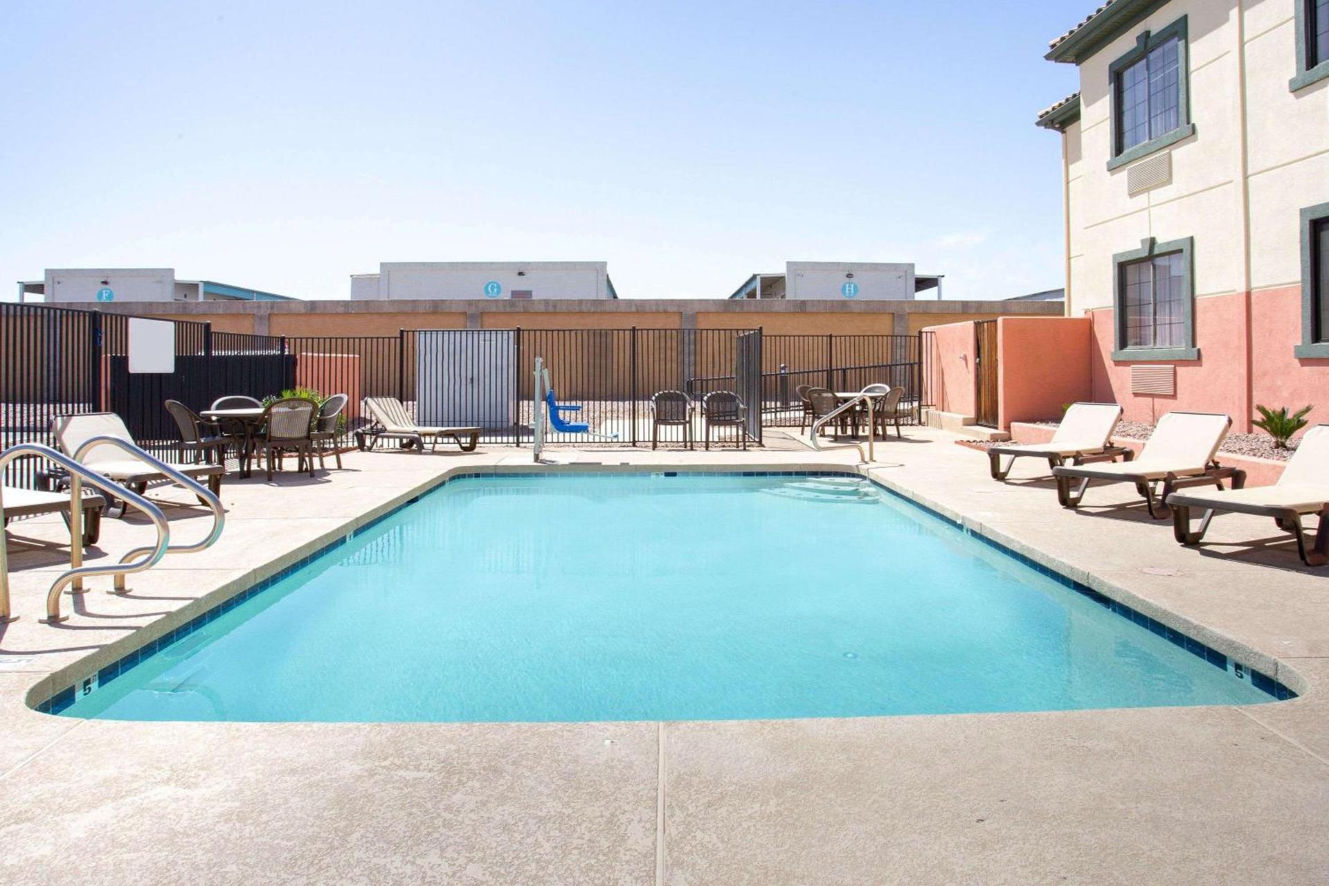 Baymont by Wyndham Phoenix I-10 near 51st Ave photo 76