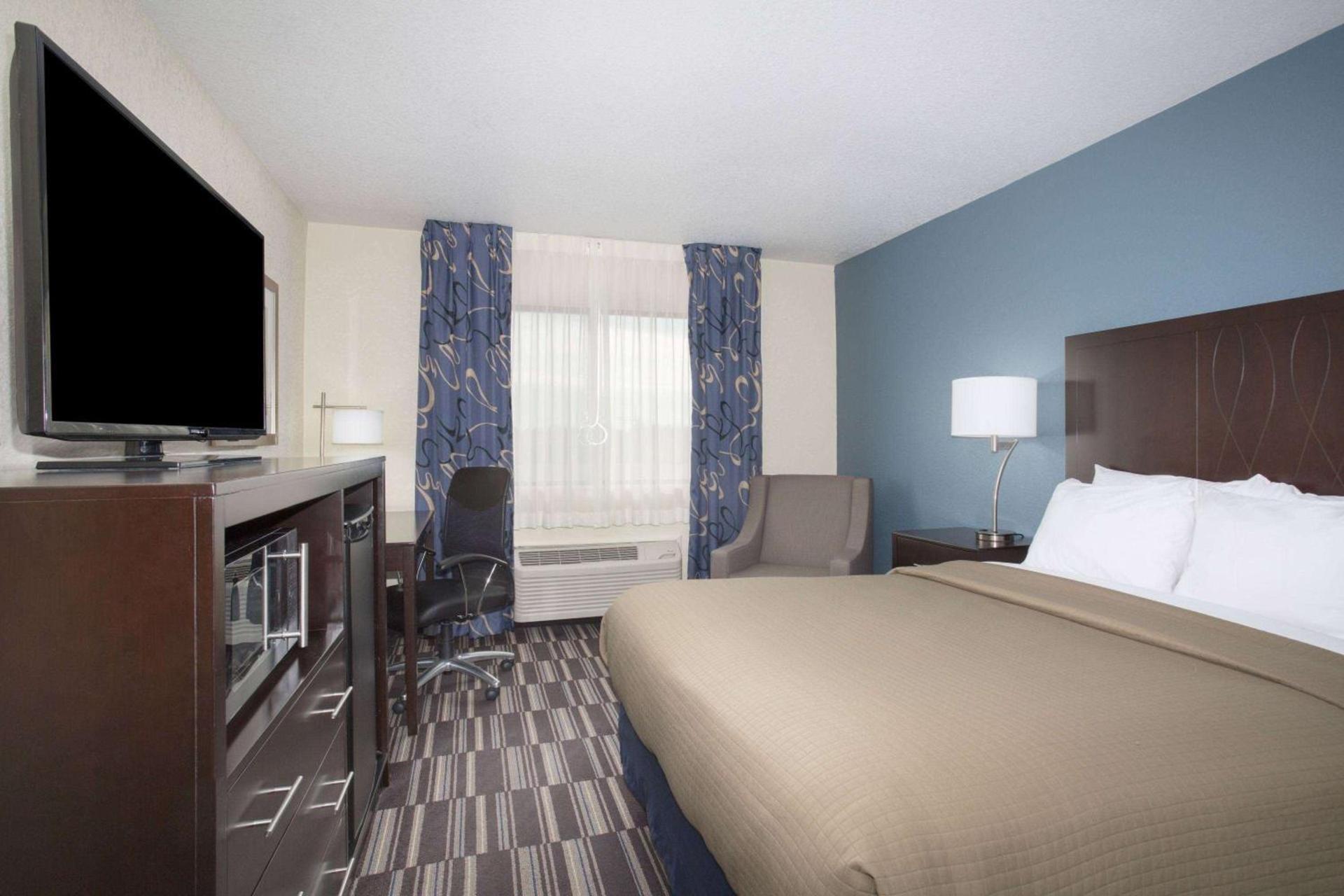 AmericInn by Wyndham Mount Pleasant photo 8