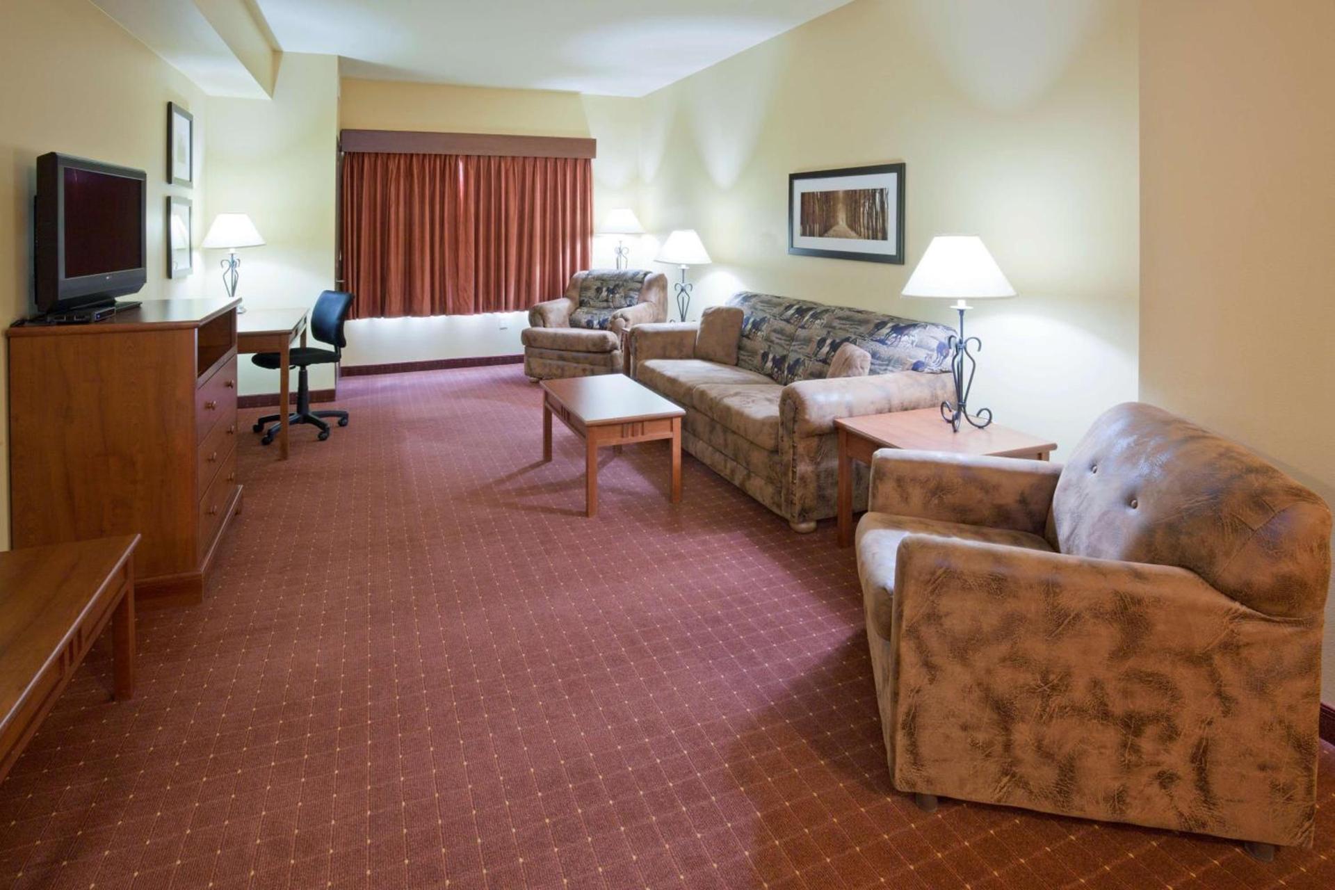 AmericInn by Wyndham Fargo Medical Center photo 85