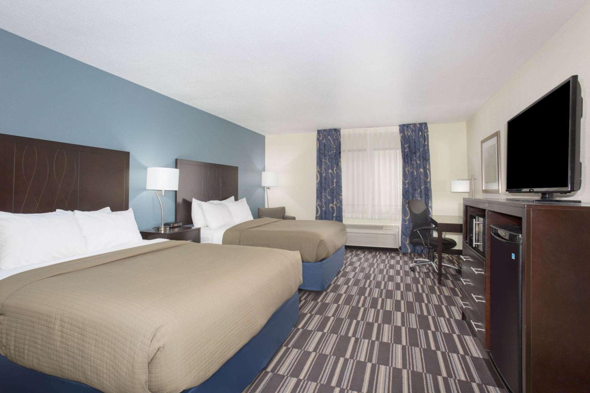 AmericInn by Wyndham Mount Pleasant photo 43