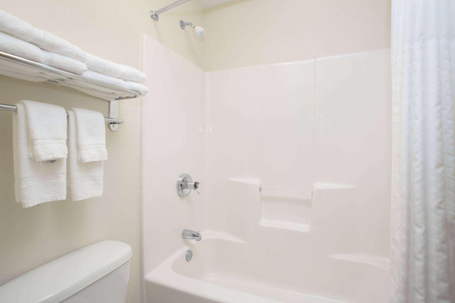 AmericInn by Wyndham Mount Pleasant photo 15