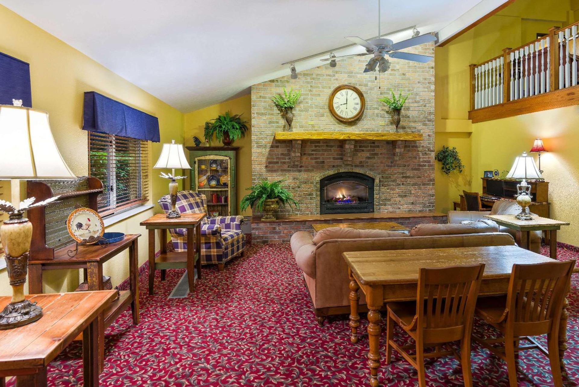 AmericInn by Wyndham Republic photo 3