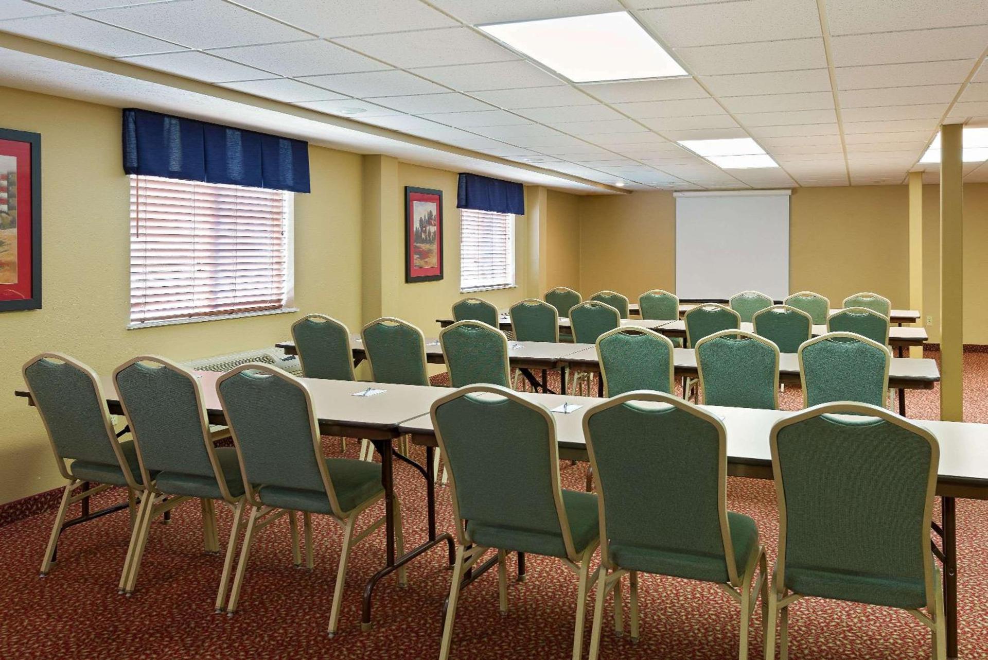 AmericInn by Wyndham Republic photo 7