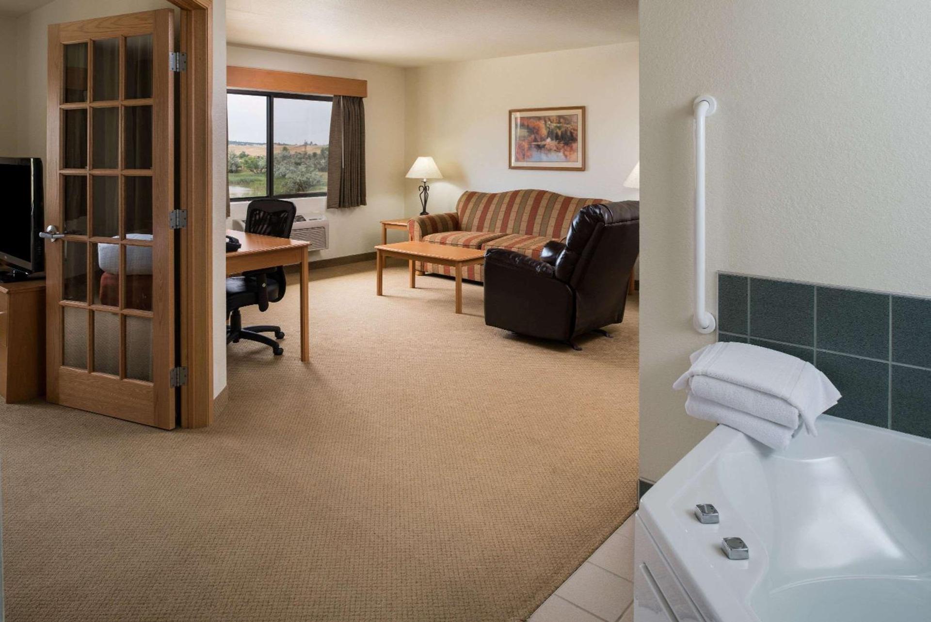 AmericInn by Wyndham Belle Fourche photo 35