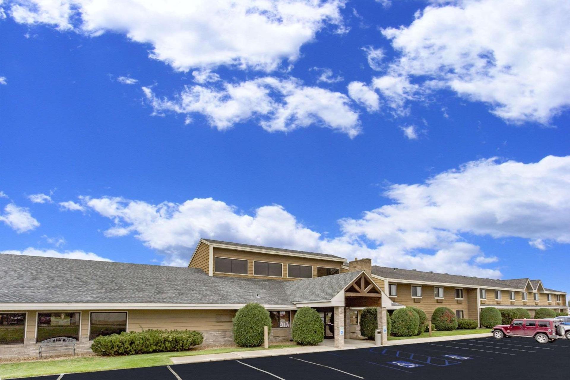 AmericInn by Wyndham Dickinson photo 11