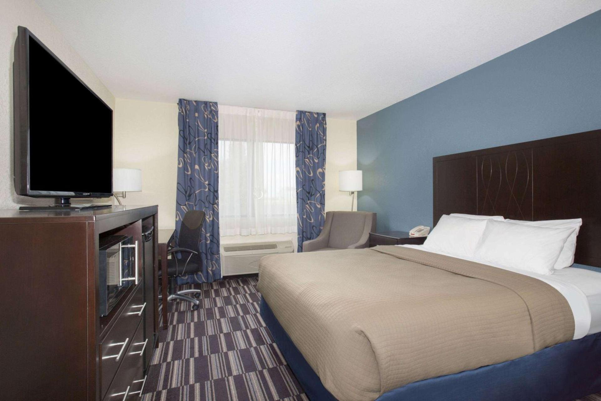 AmericInn by Wyndham Mount Pleasant photo 9