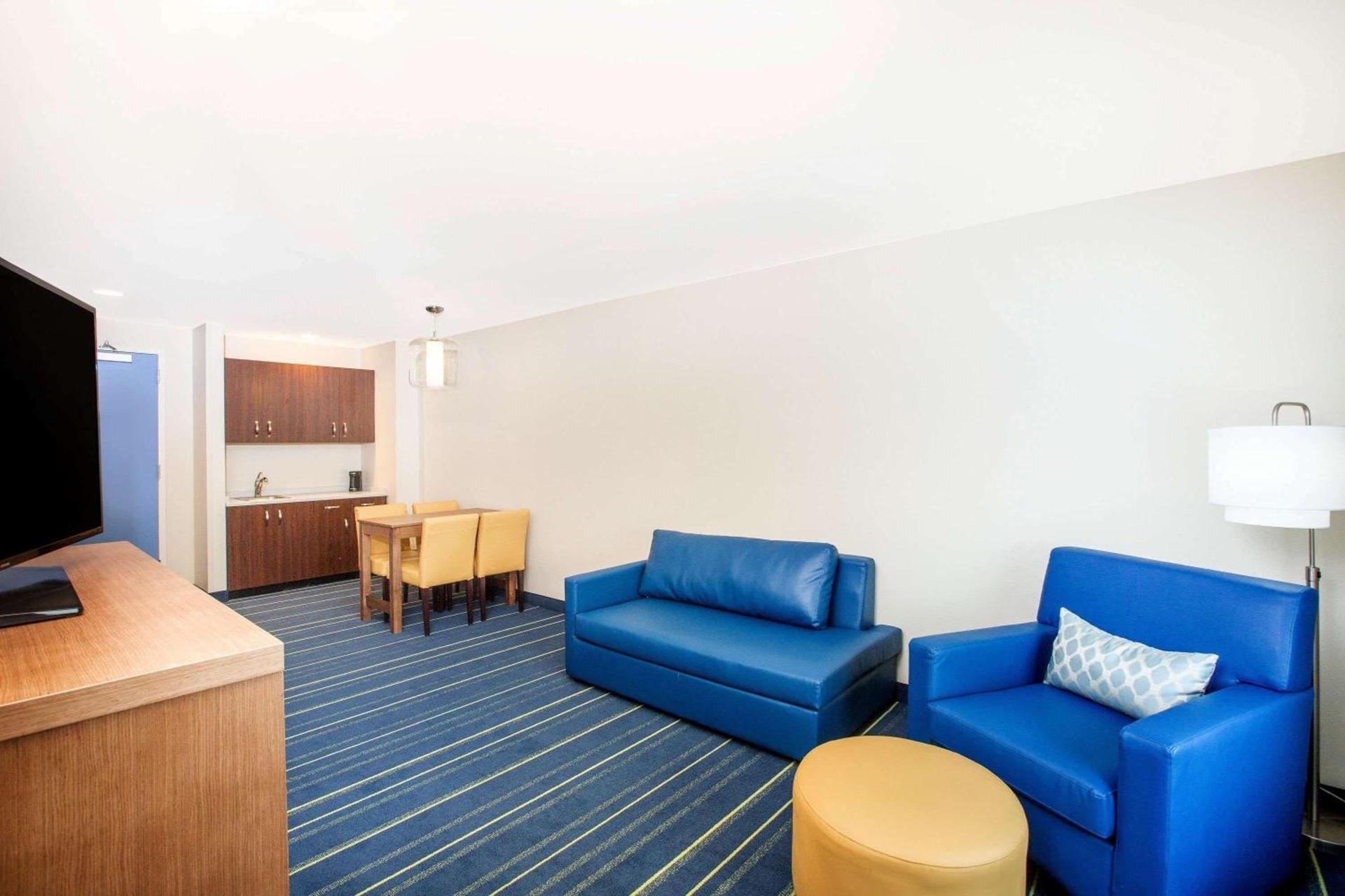 Days Inn & Suites by Wyndham Kearney NE photo 7