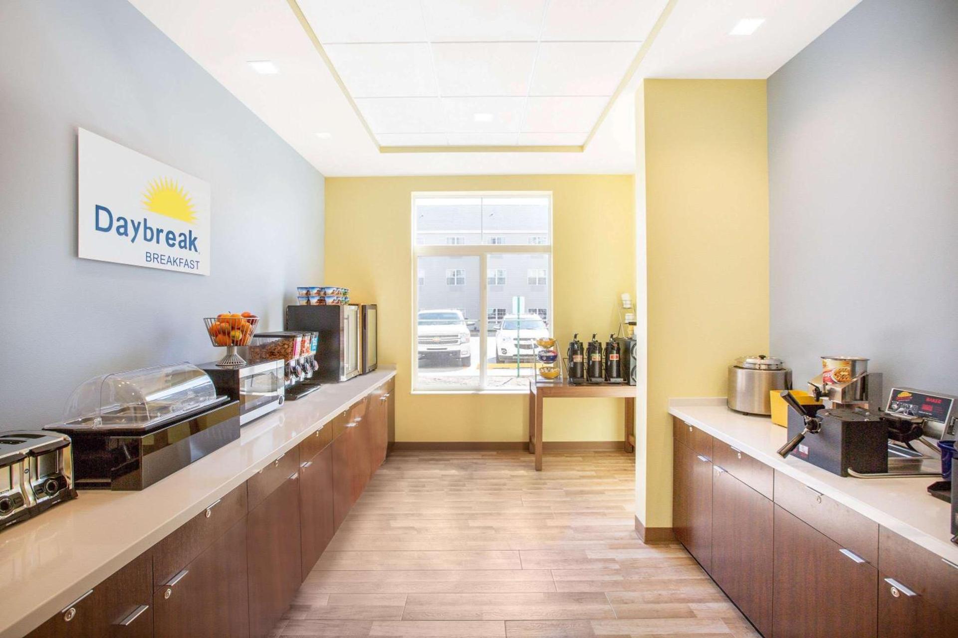 Days Inn & Suites by Wyndham Kearney NE photo 9