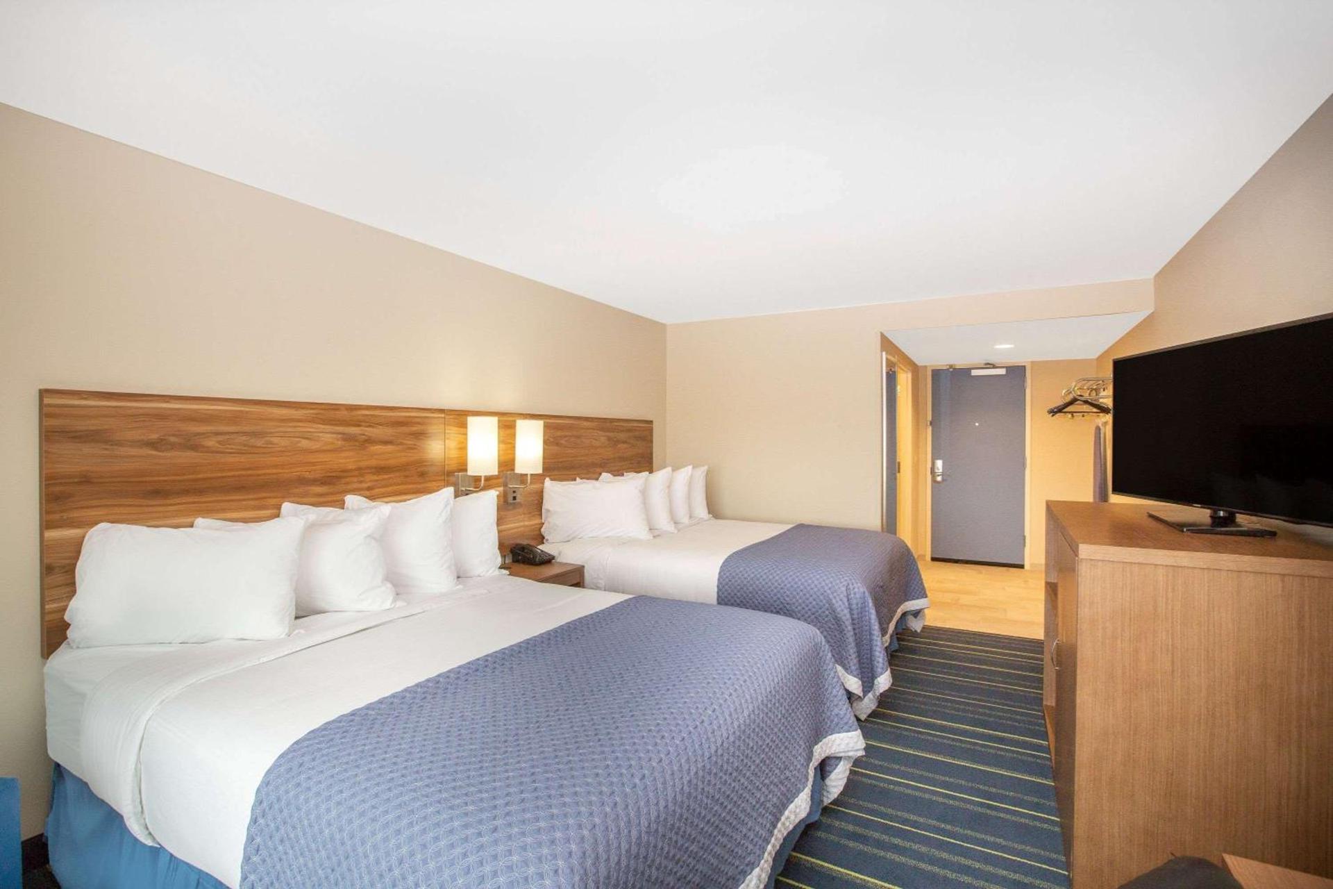 Days Inn & Suites by Wyndham Kearney NE photo 4