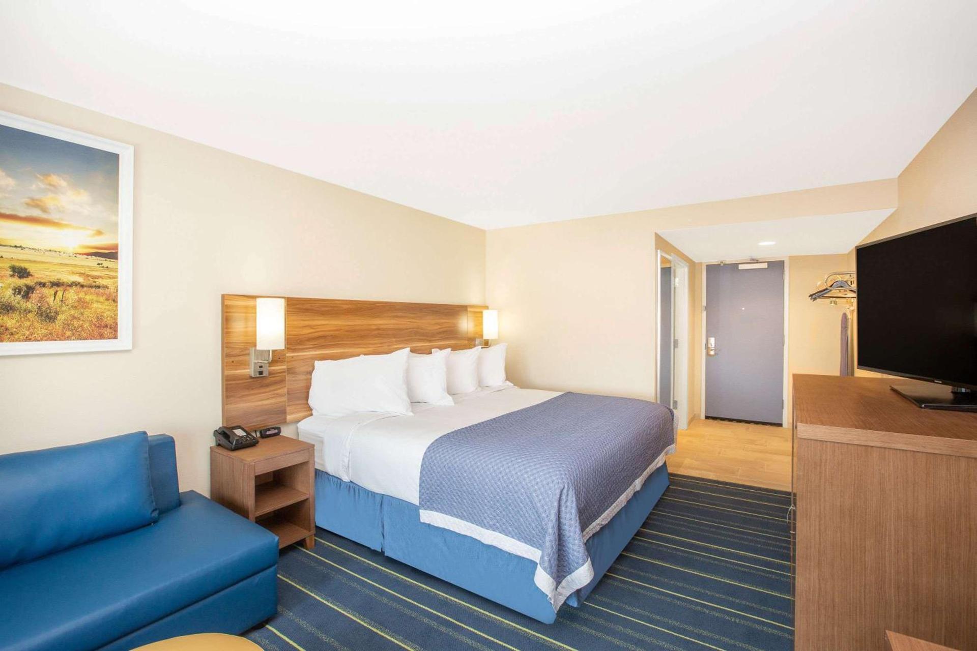 Days Inn & Suites by Wyndham Kearney NE photo 6