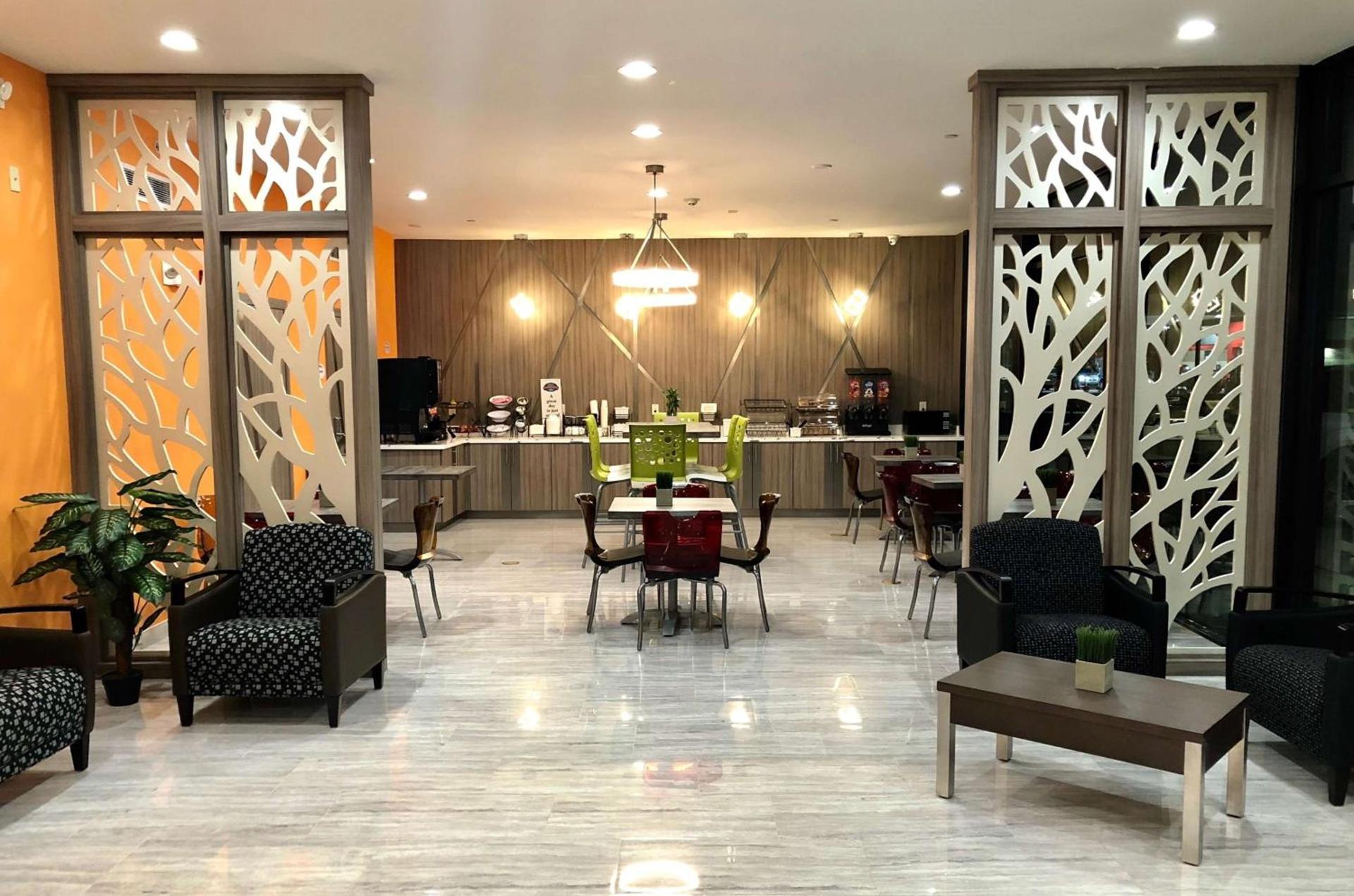 Baymont by Wyndham Houston Hobby Airport photo 22