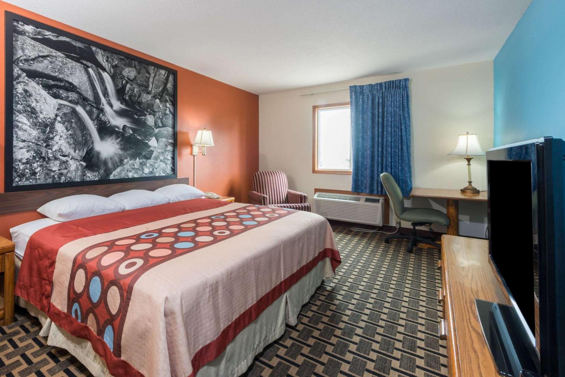 Super 8 by Wyndham Staunton photo 7