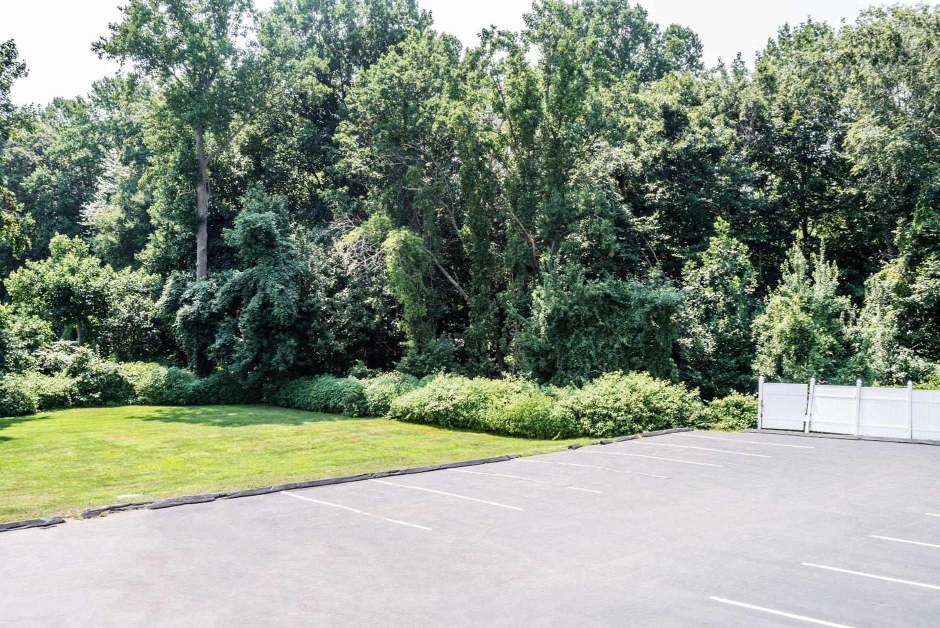 Super 8 by Wyndham Old Saybrook photo 12