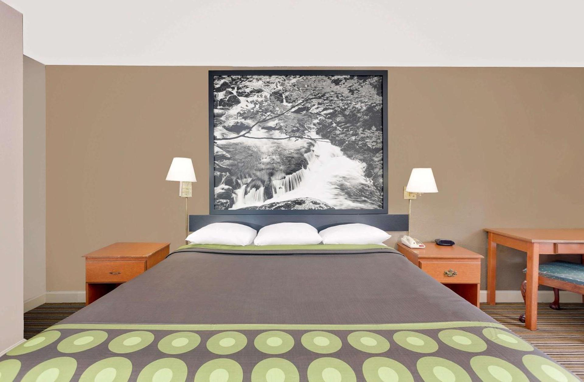 Super 8 by Wyndham Athens photo 10