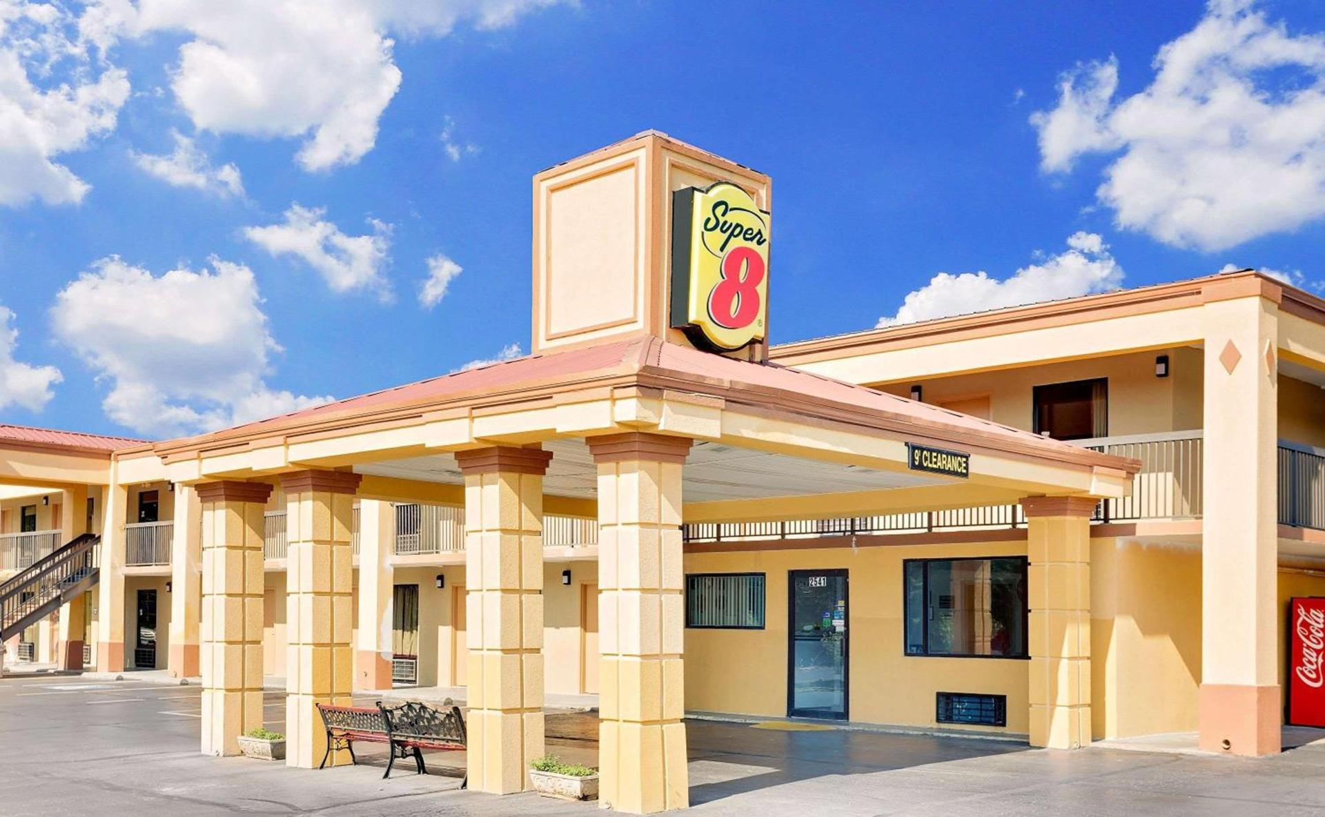 Super 8 by Wyndham Athens photo 2