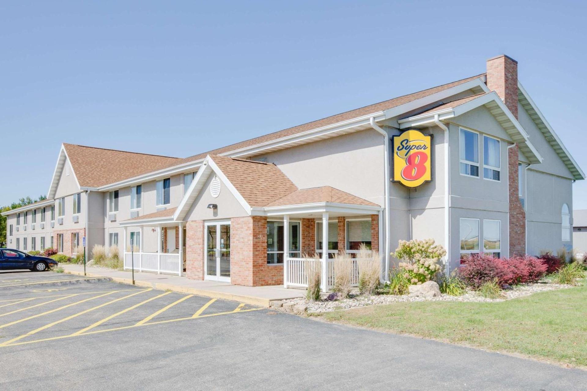 Super 8 by Wyndham Jackson MN photo 1