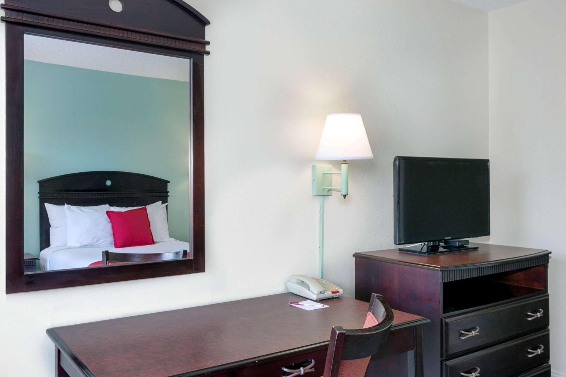 Ramada by Wyndham Pelham photo 12