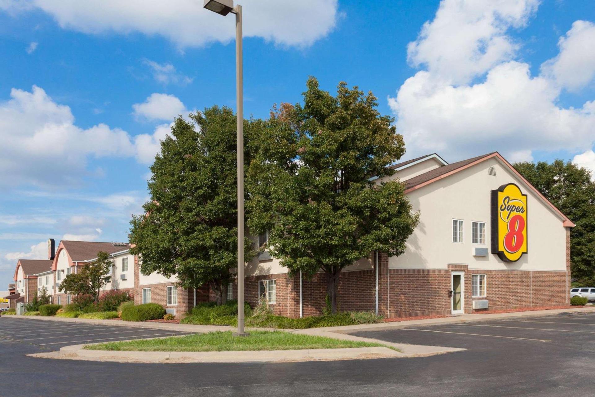 Super 8 by Wyndham Carthage photo 2