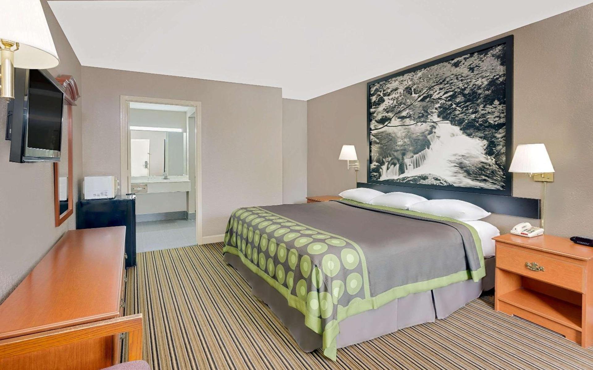 Super 8 by Wyndham Athens photo 9