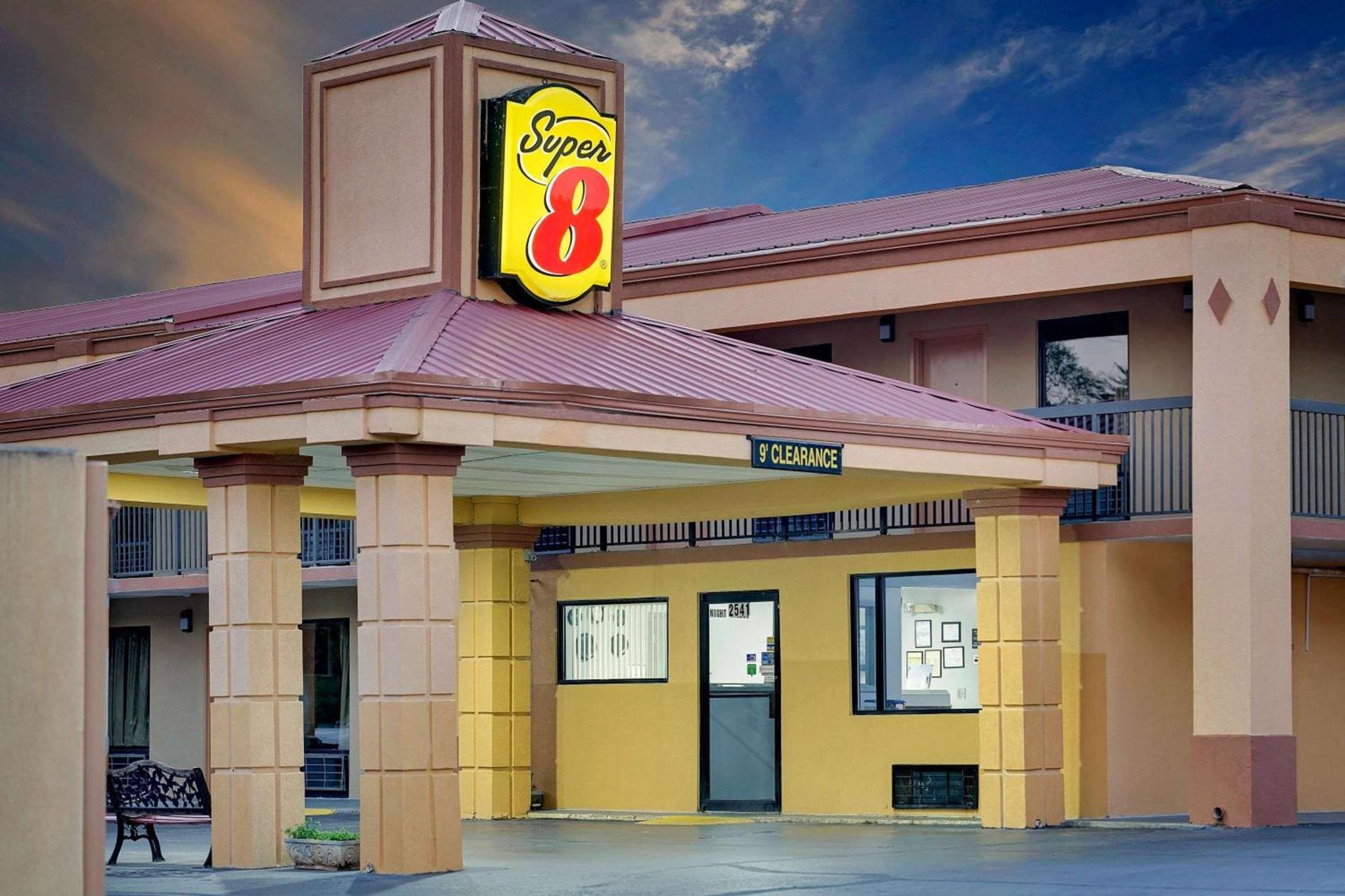 Super 8 by Wyndham Athens — hotel in Athens
