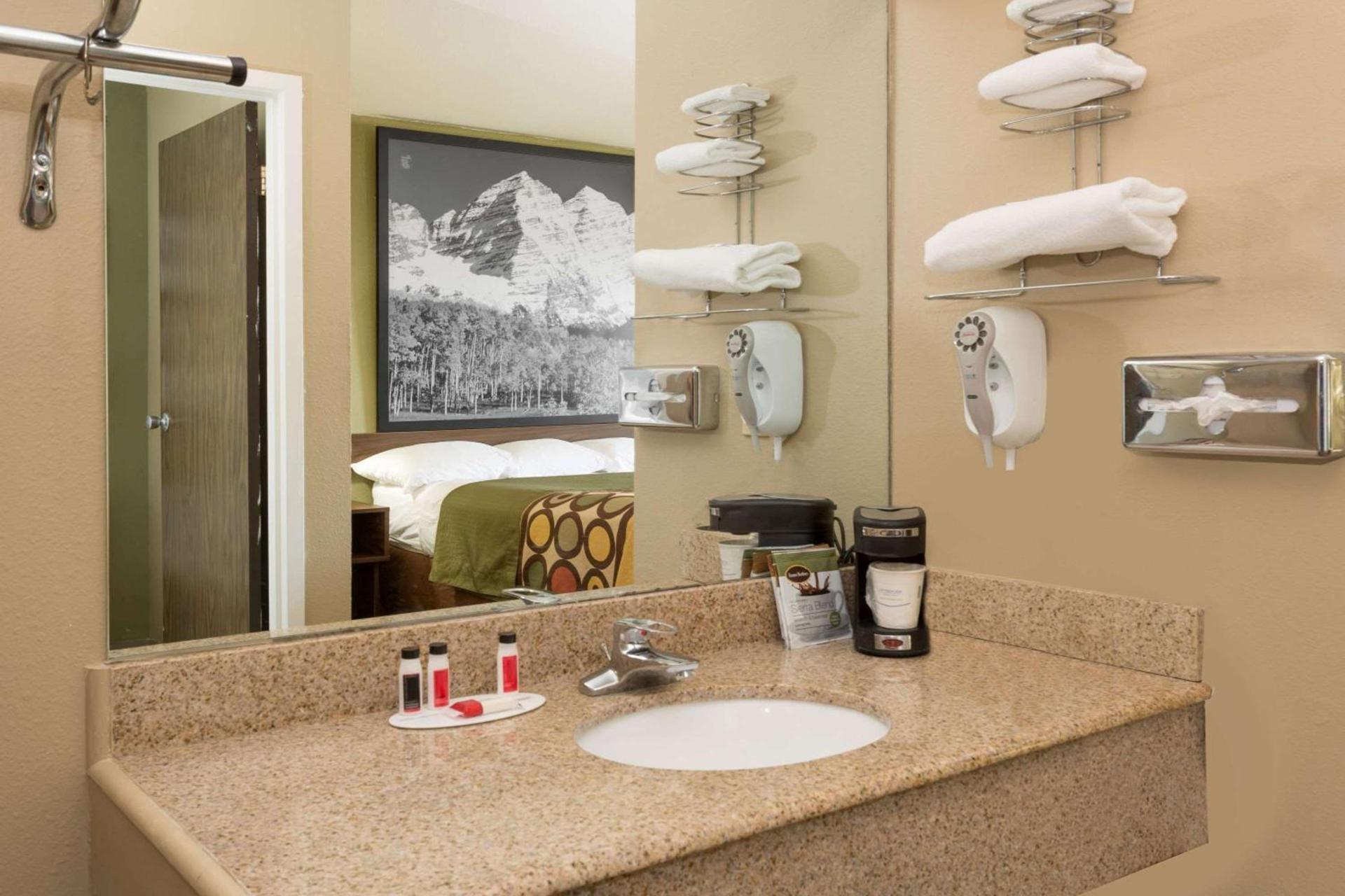 Super 8 by Wyndham Sterling CO photo 10