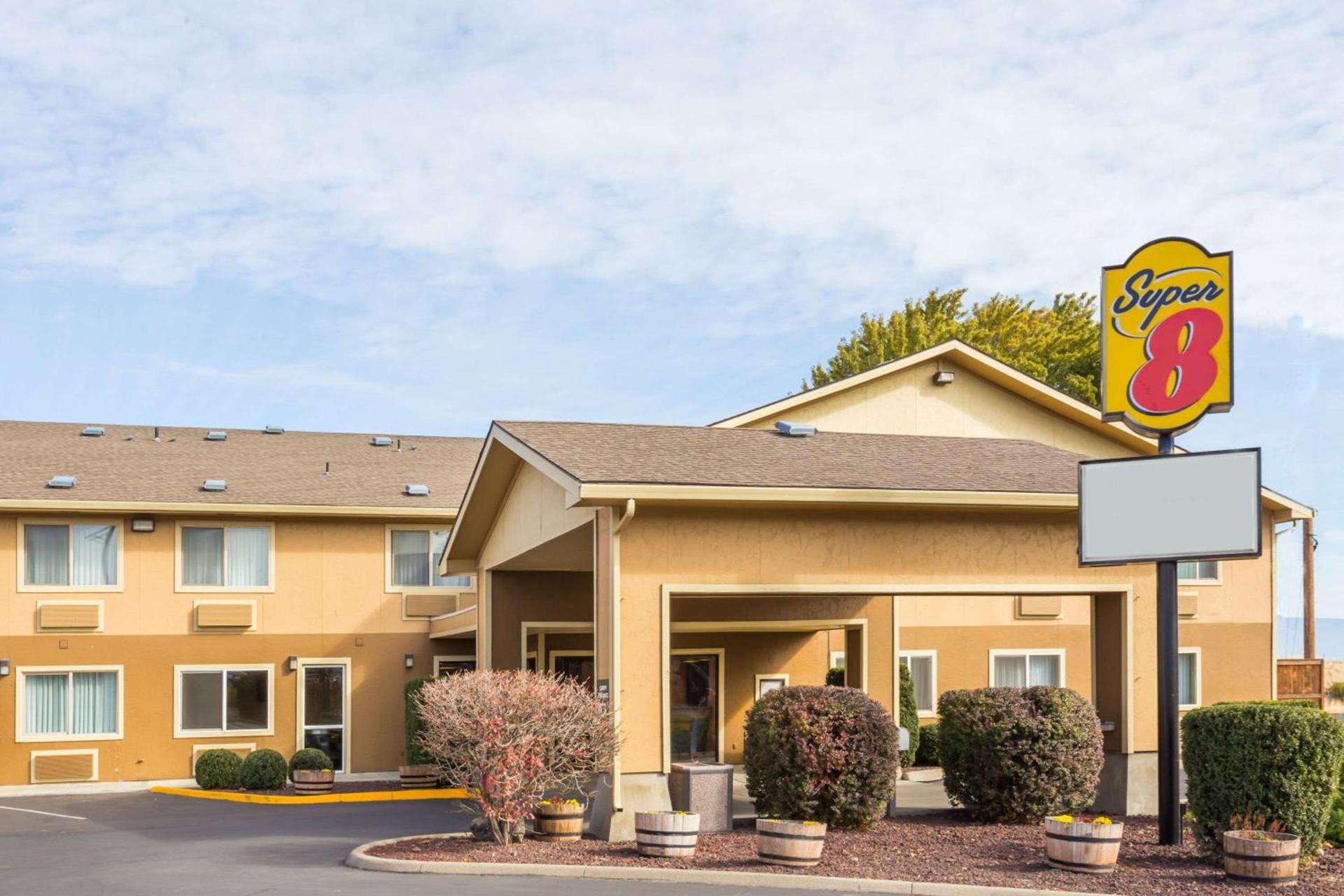 Super 8 by Wyndham LaGrande — hotel in La Grande