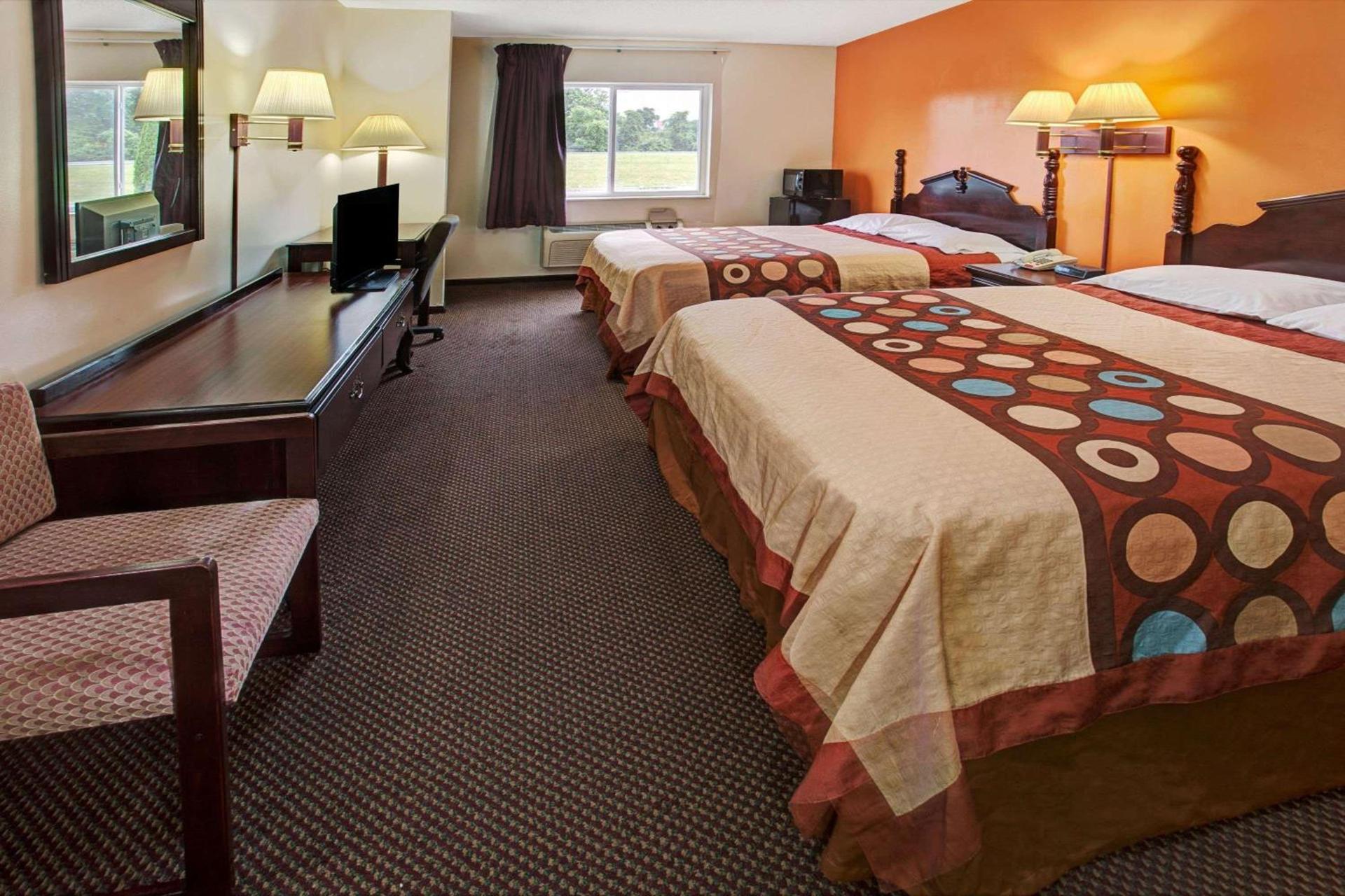 Super 8 by Wyndham Heath/Newark photo 10