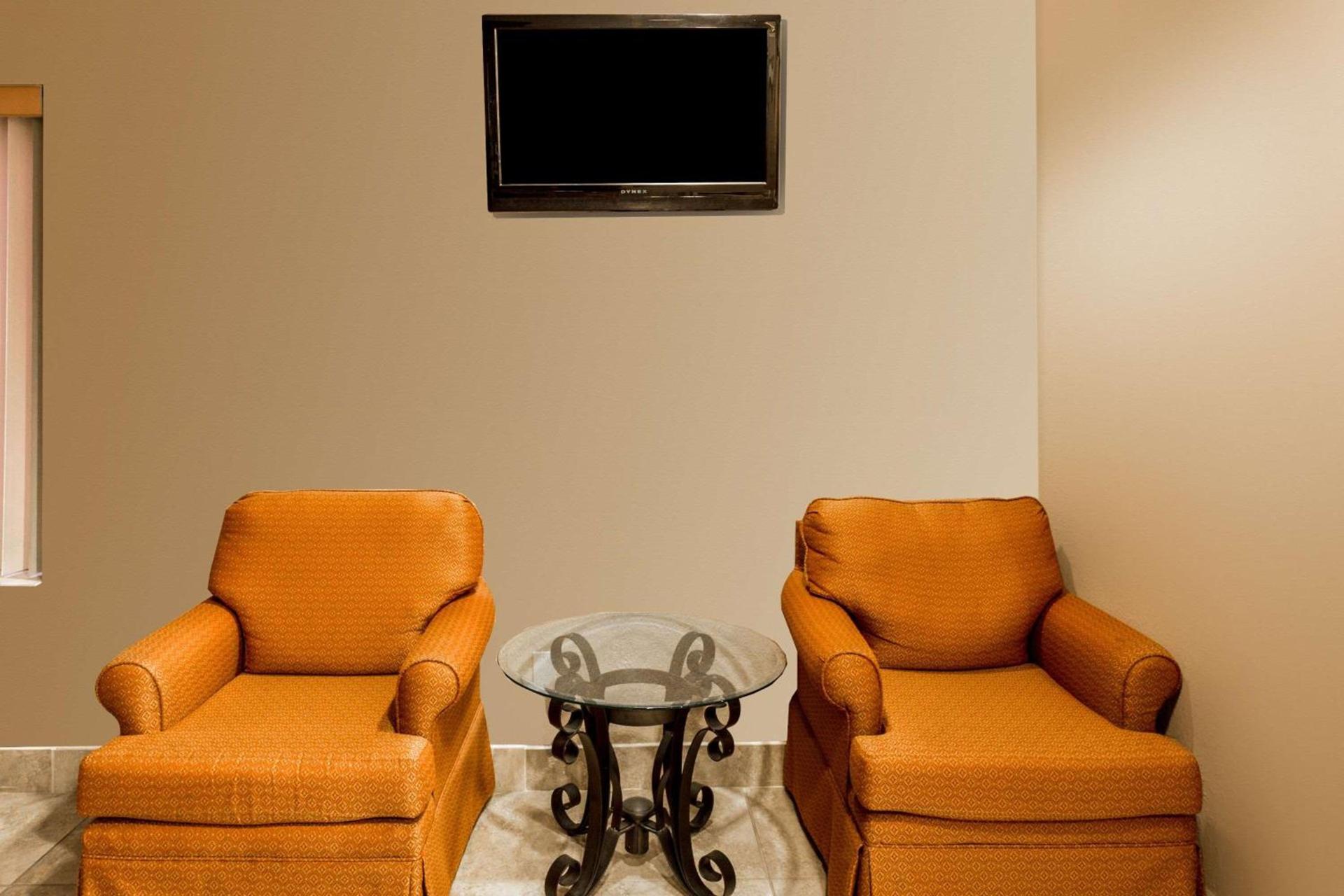 Super 8 by Wyndham Frankfort IN photo 5